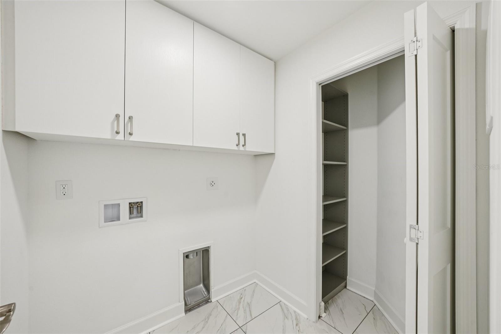 Listing photo id 24 for 125 Island Way 404