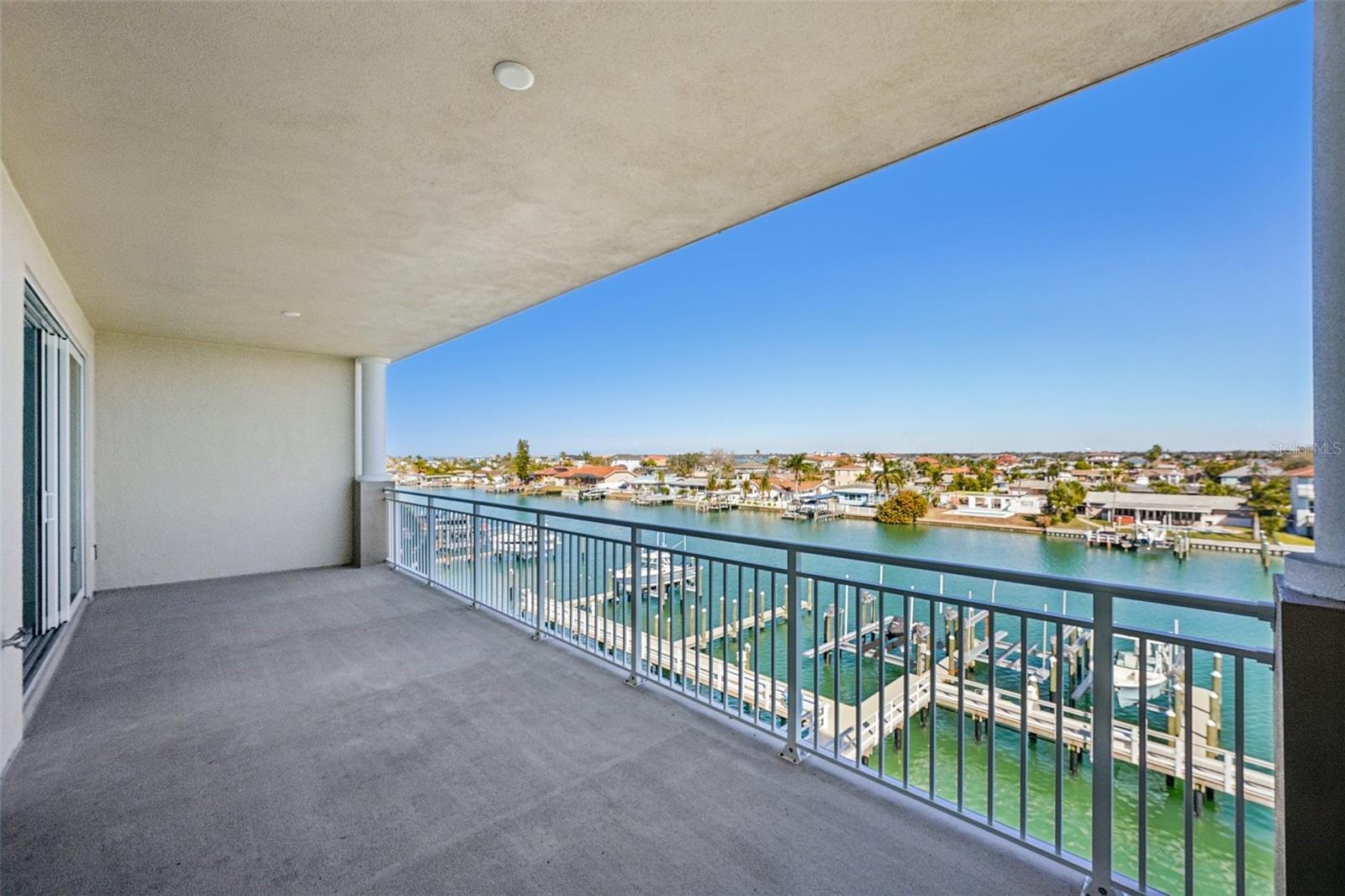 Listing photo id 25 for 125 Island Way 404