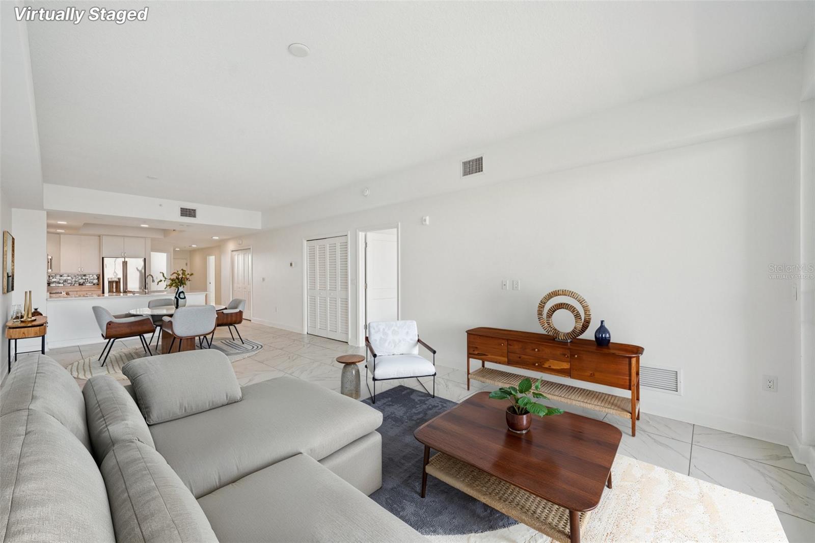 Listing photo id 5 for 125 Island Way 404