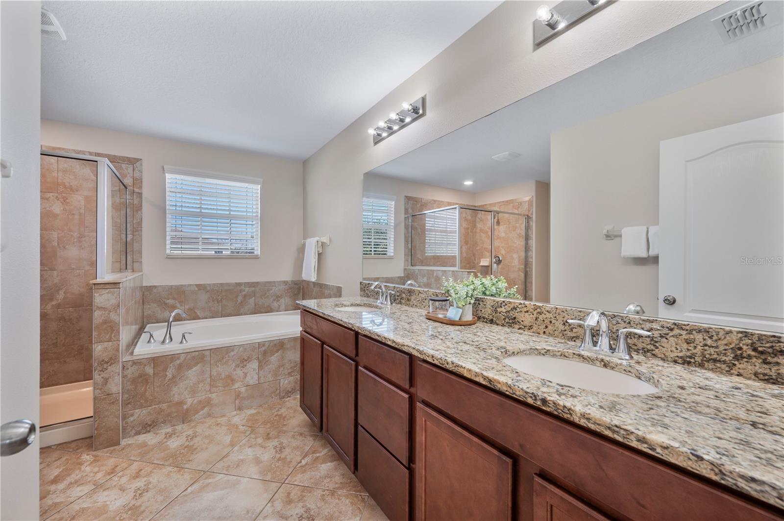 Image 20 of 51 For 18344 Aylesbury Lane