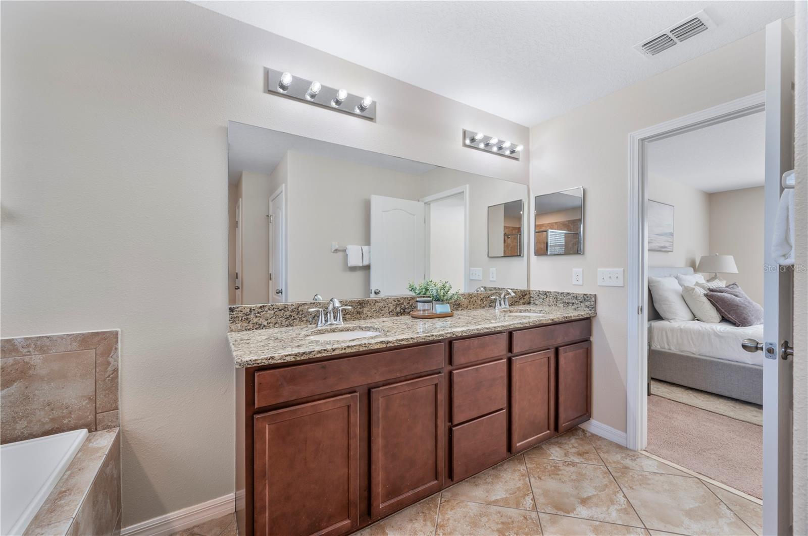 Image 22 of 51 For 18344 Aylesbury Lane