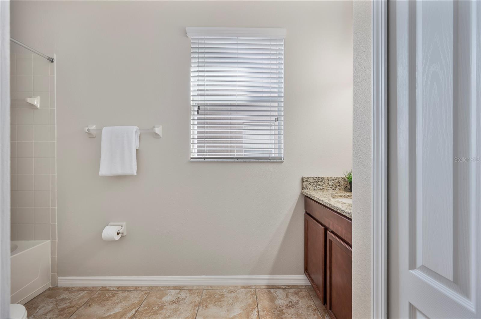 Image 32 of 51 For 18344 Aylesbury Lane