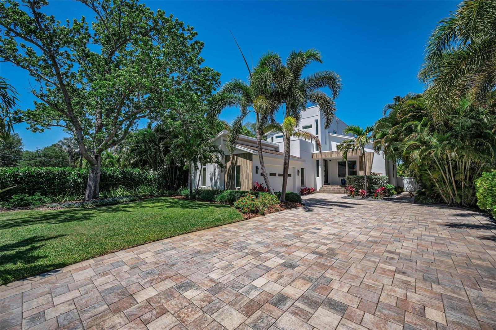 Image 2 of 64 For 1710 Brightwaters Boulevard Ne