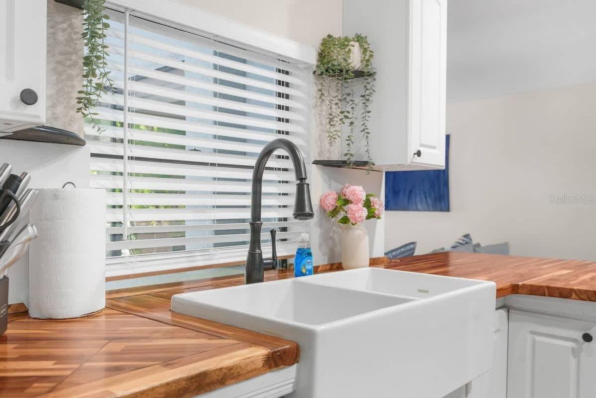 Image 10 of 26 For 13501 Whitby Road