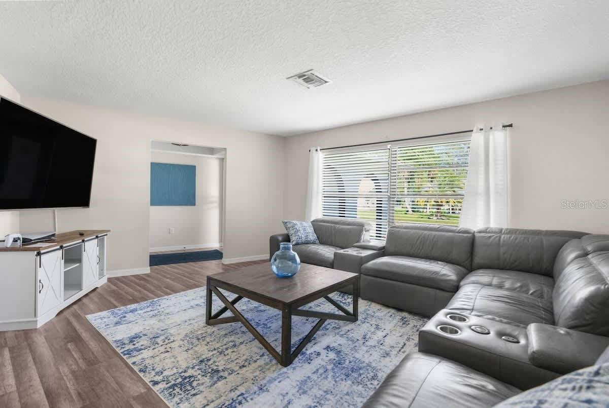 Image 4 of 26 For 13501 Whitby Road