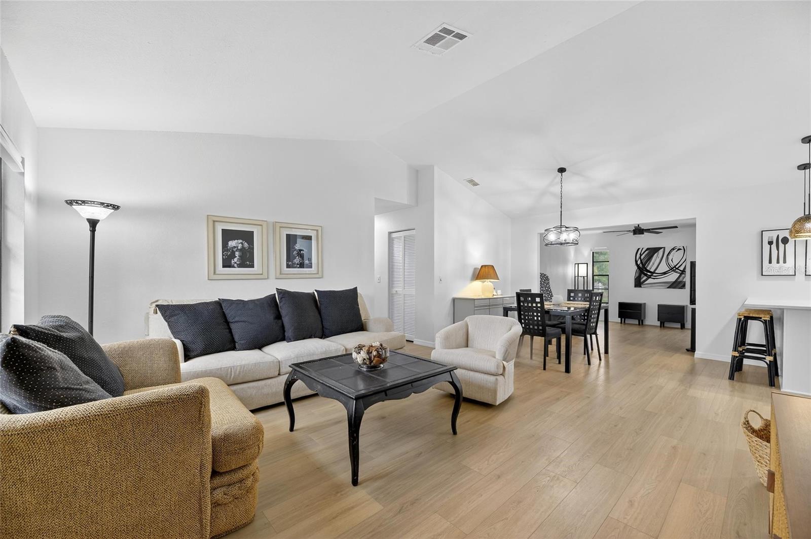 Image 11 of 34 For 8137 English Elm Circle