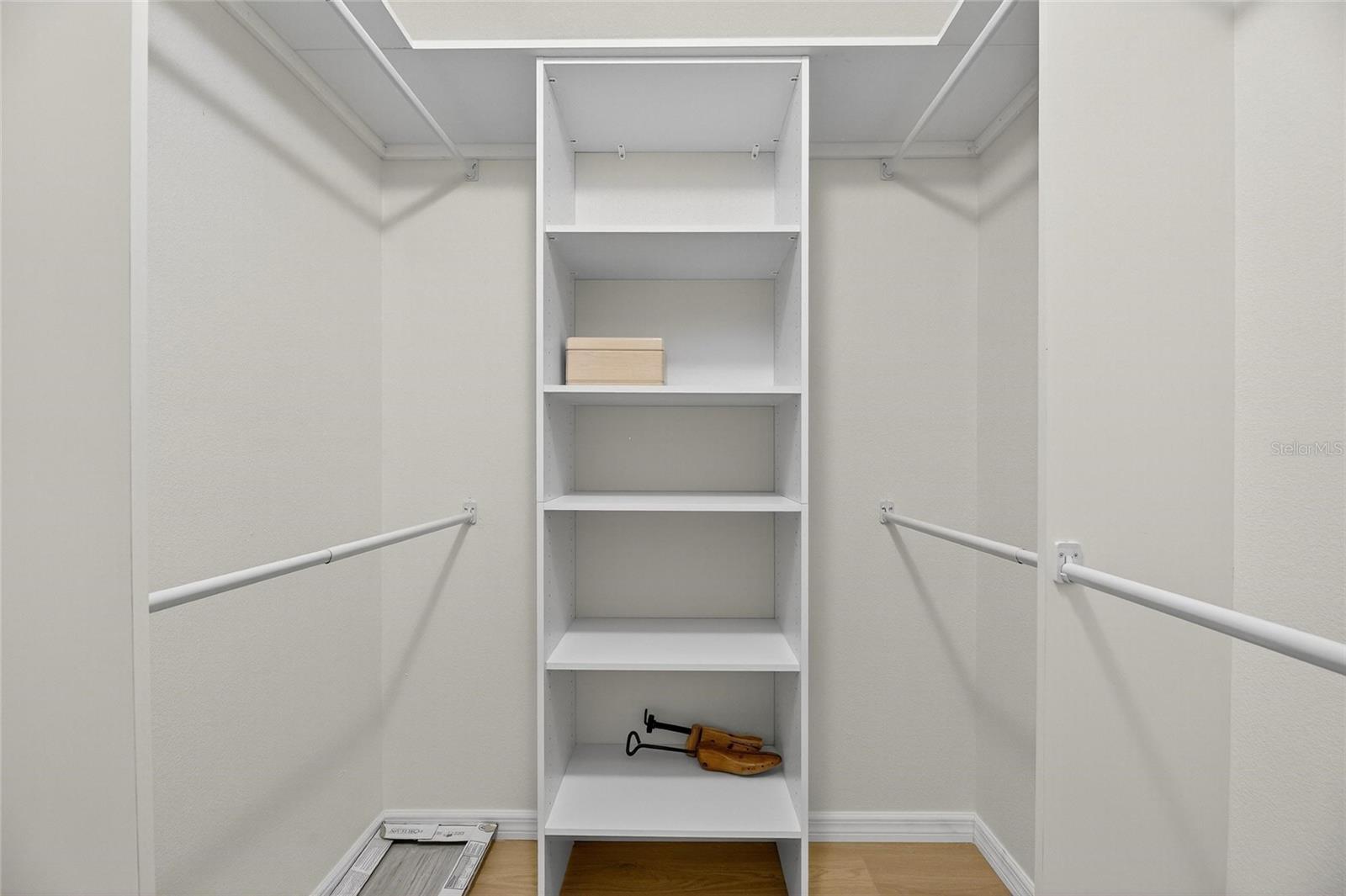 Image 15 of 34 For 8137 English Elm Circle