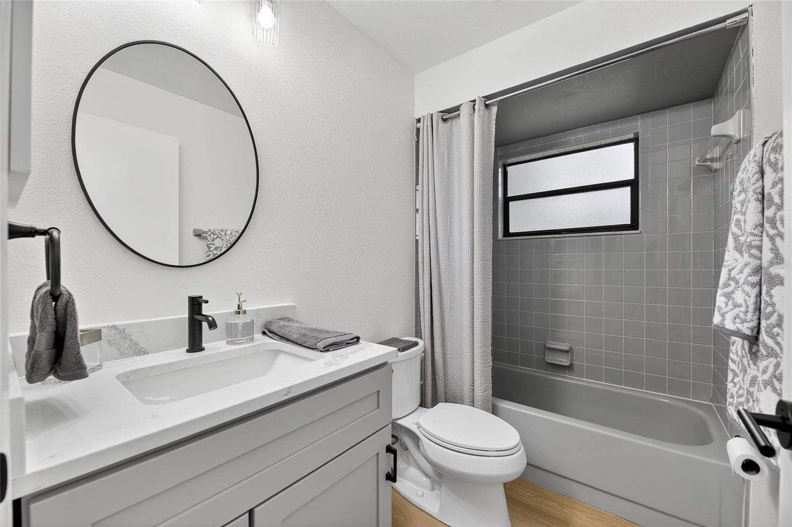 Image 18 of 34 For 8137 English Elm Circle