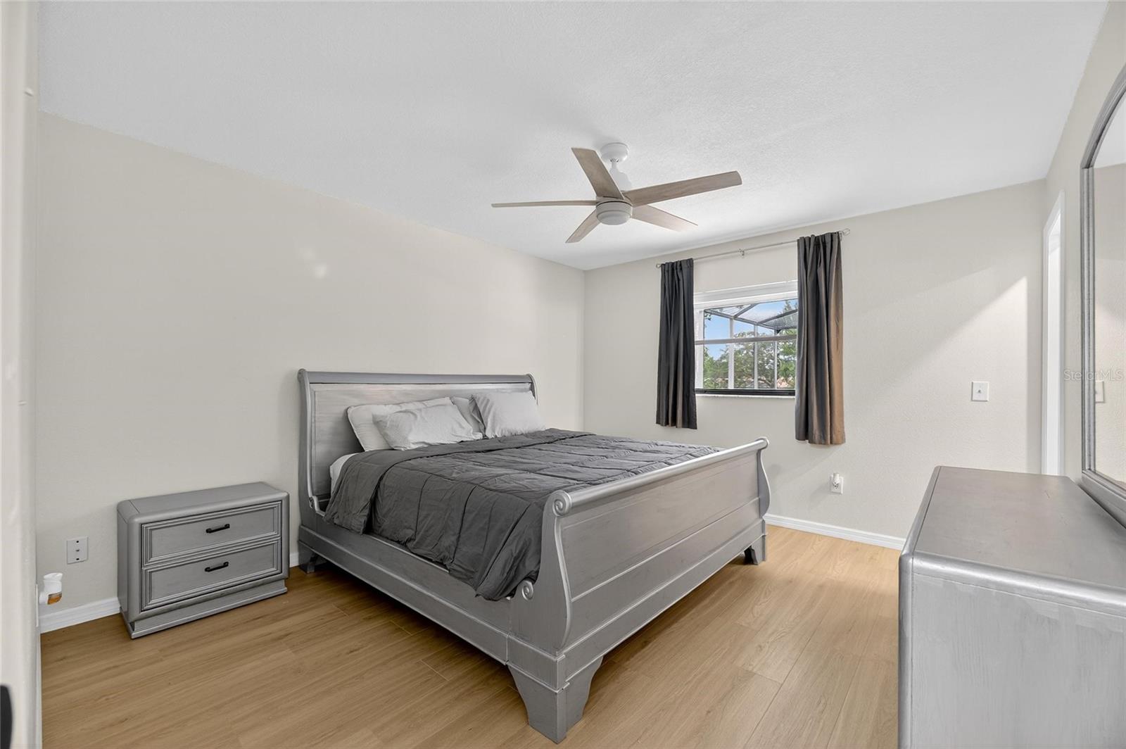 Image 19 of 34 For 8137 English Elm Circle