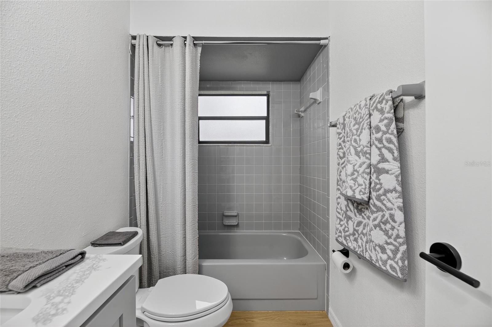 Image 21 of 34 For 8137 English Elm Circle