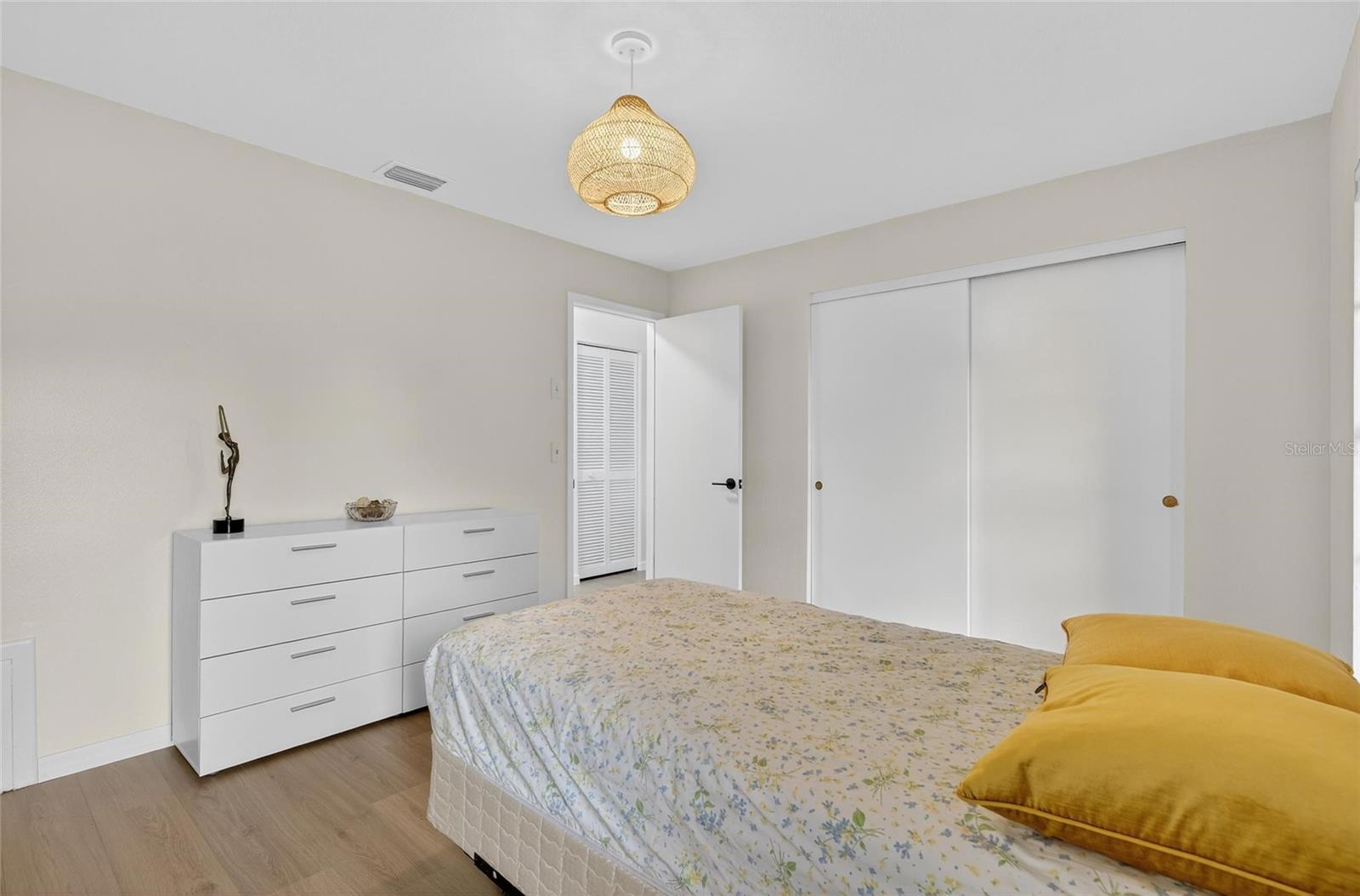 Image 22 of 34 For 8137 English Elm Circle