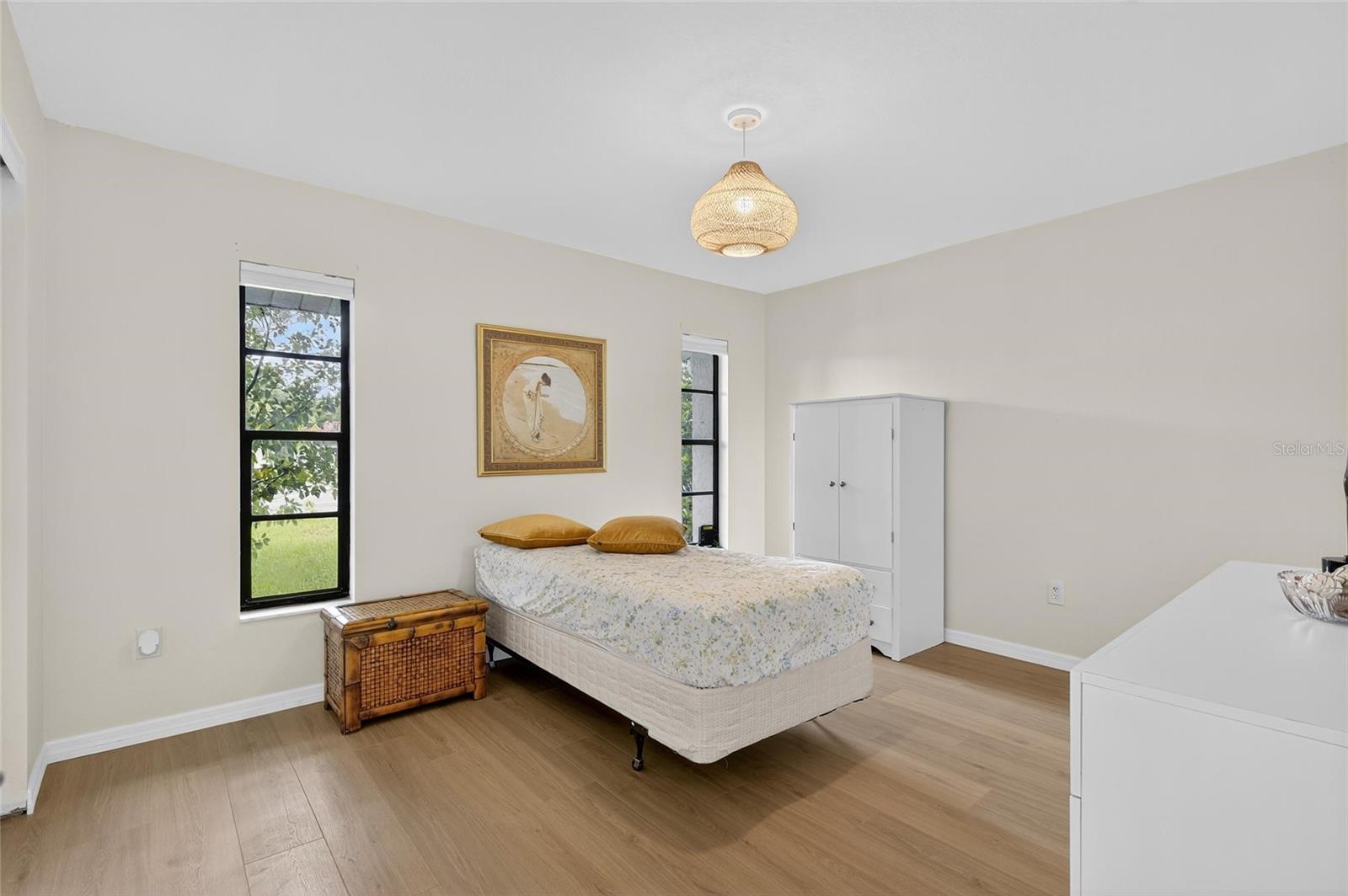 Image 23 of 34 For 8137 English Elm Circle