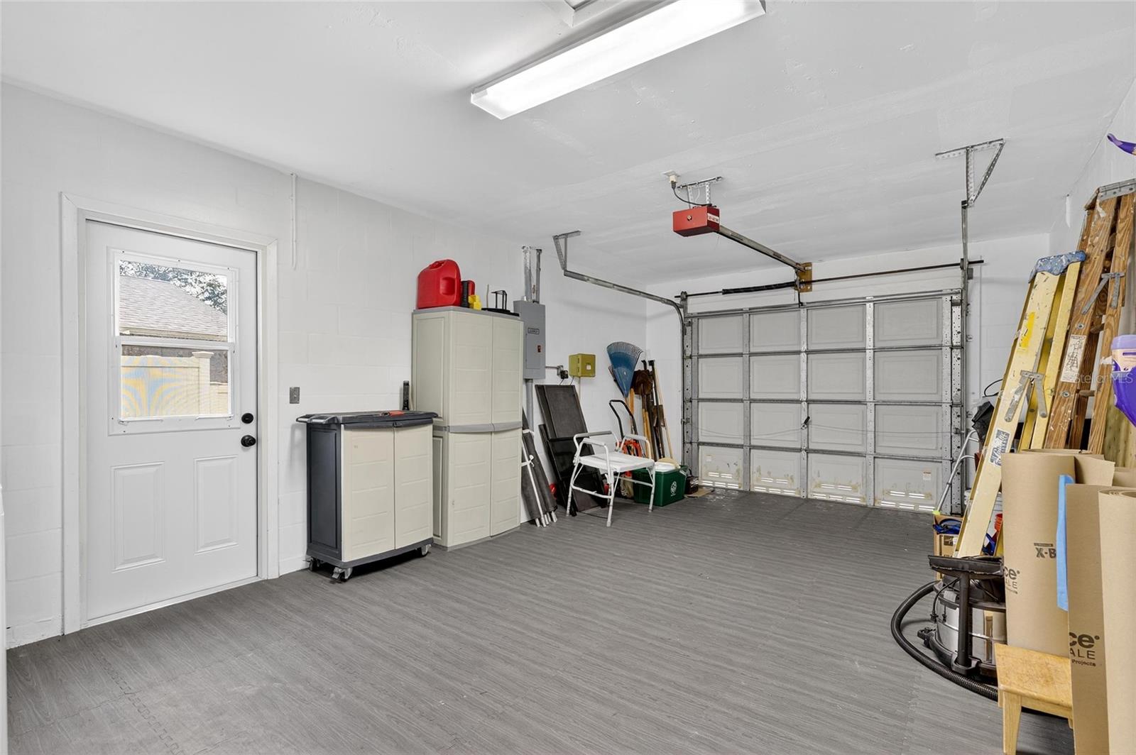 Image 29 of 34 For 8137 English Elm Circle