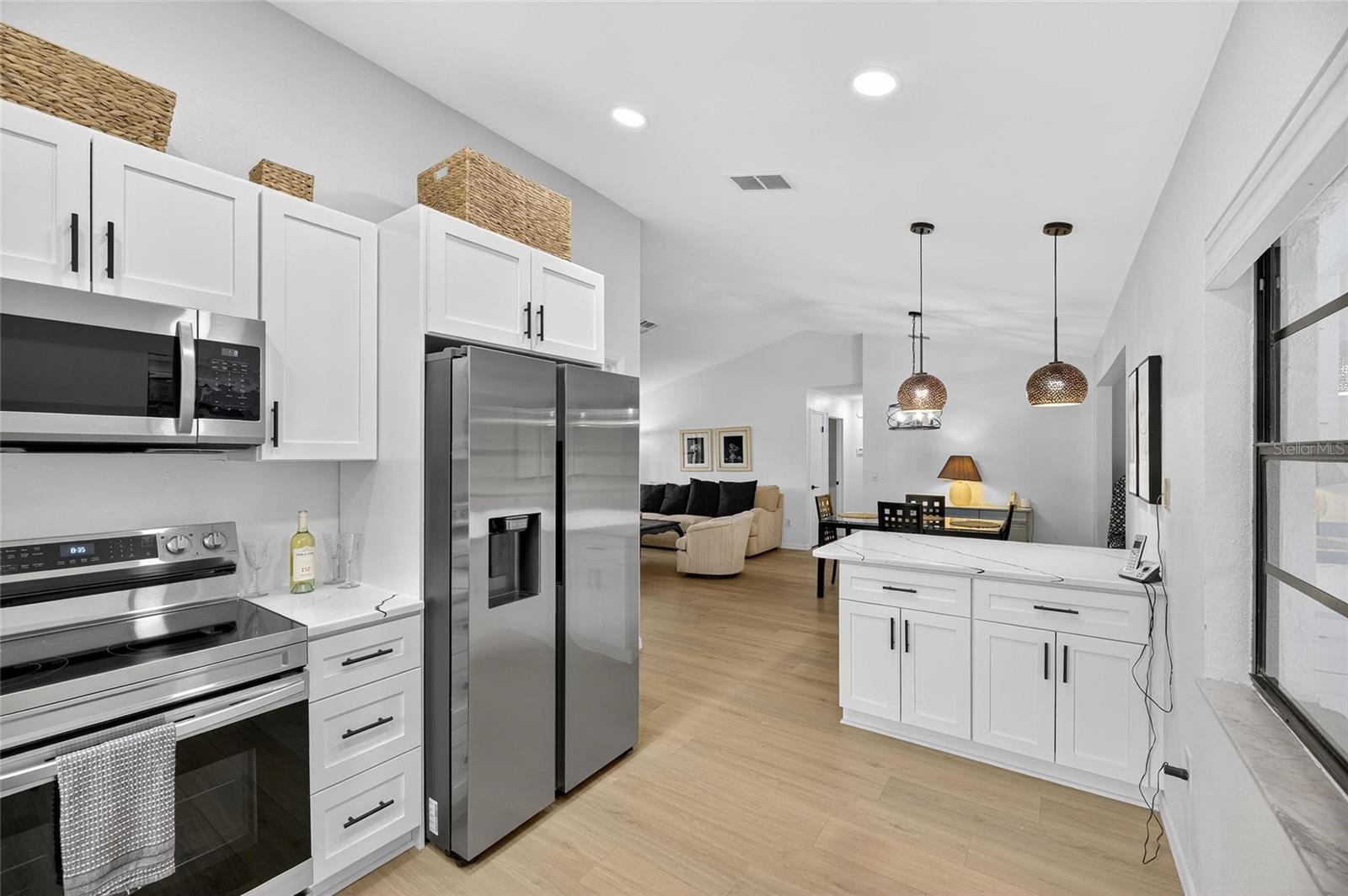 Image 5 of 34 For 8137 English Elm Circle