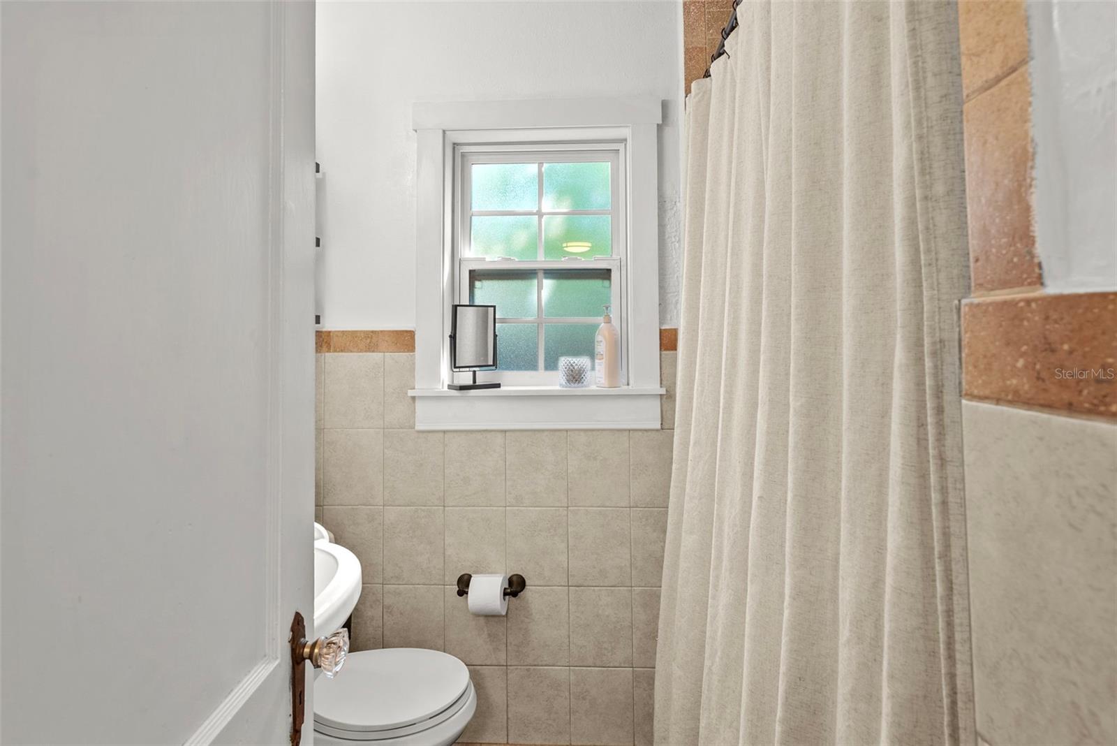 Image 38 of 45 For 3801 Lynwood Avenue