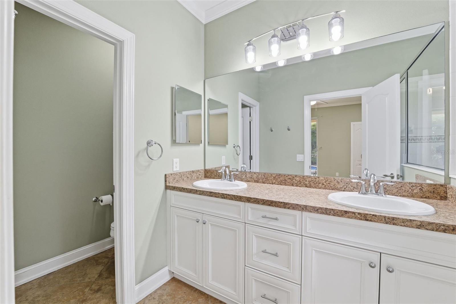 Image 17 of 44 For 4911 Boston Common Glen