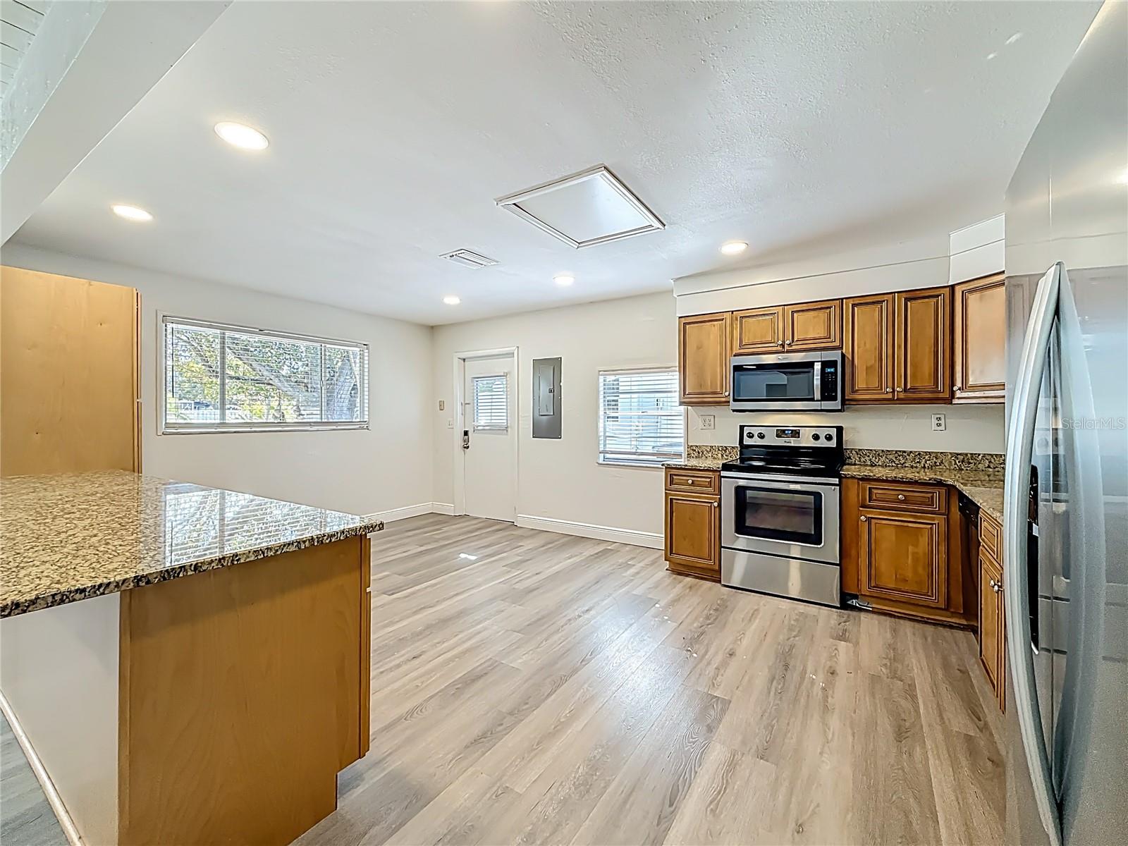 Image 9 of 72 For 424 72nd Street N