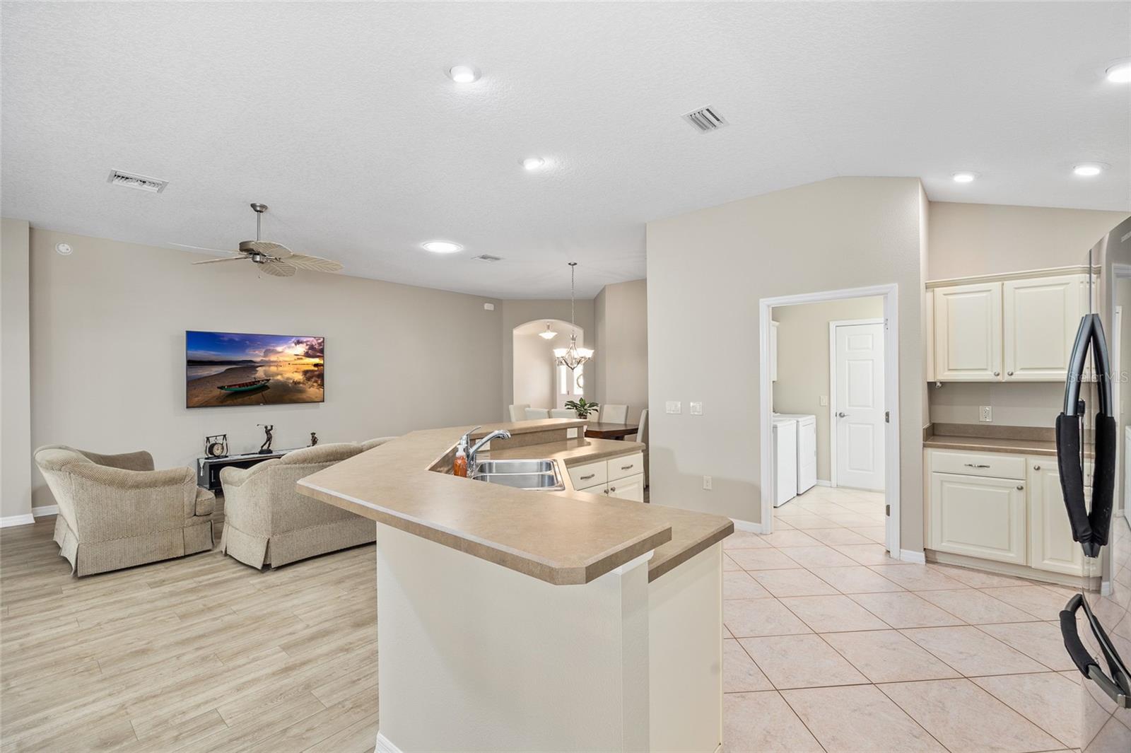 Image 12 of 37 For 3258 Sylewood Avenue