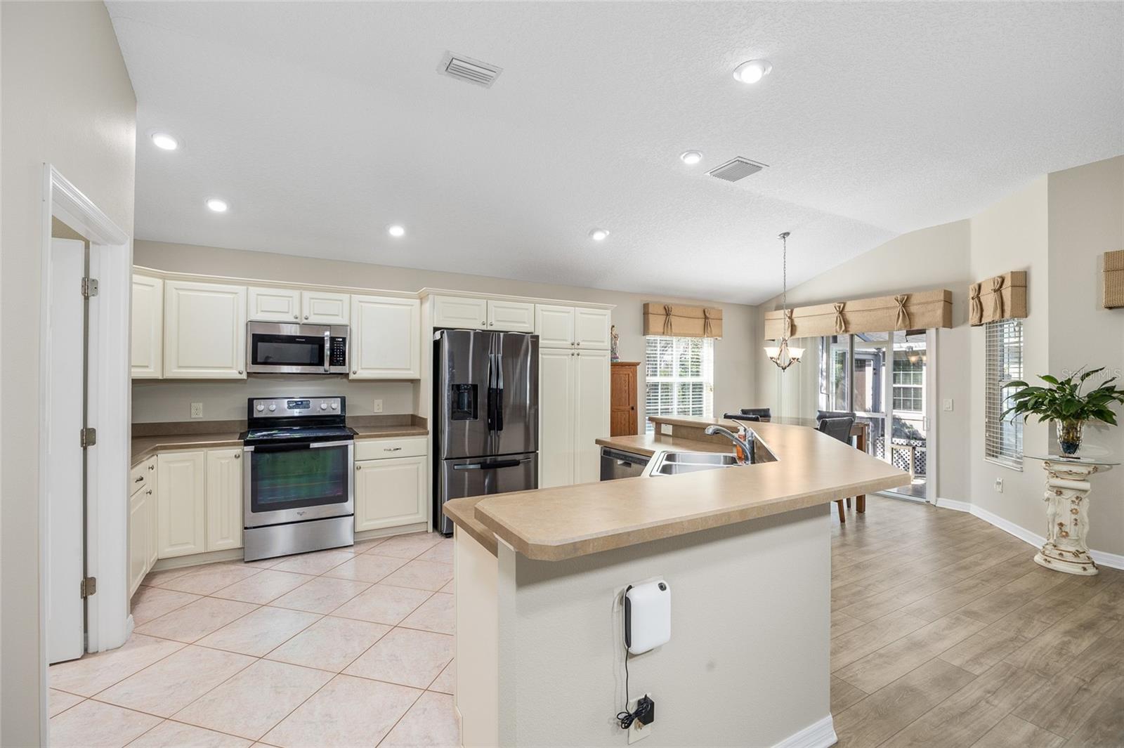 Image 13 of 37 For 3258 Sylewood Avenue