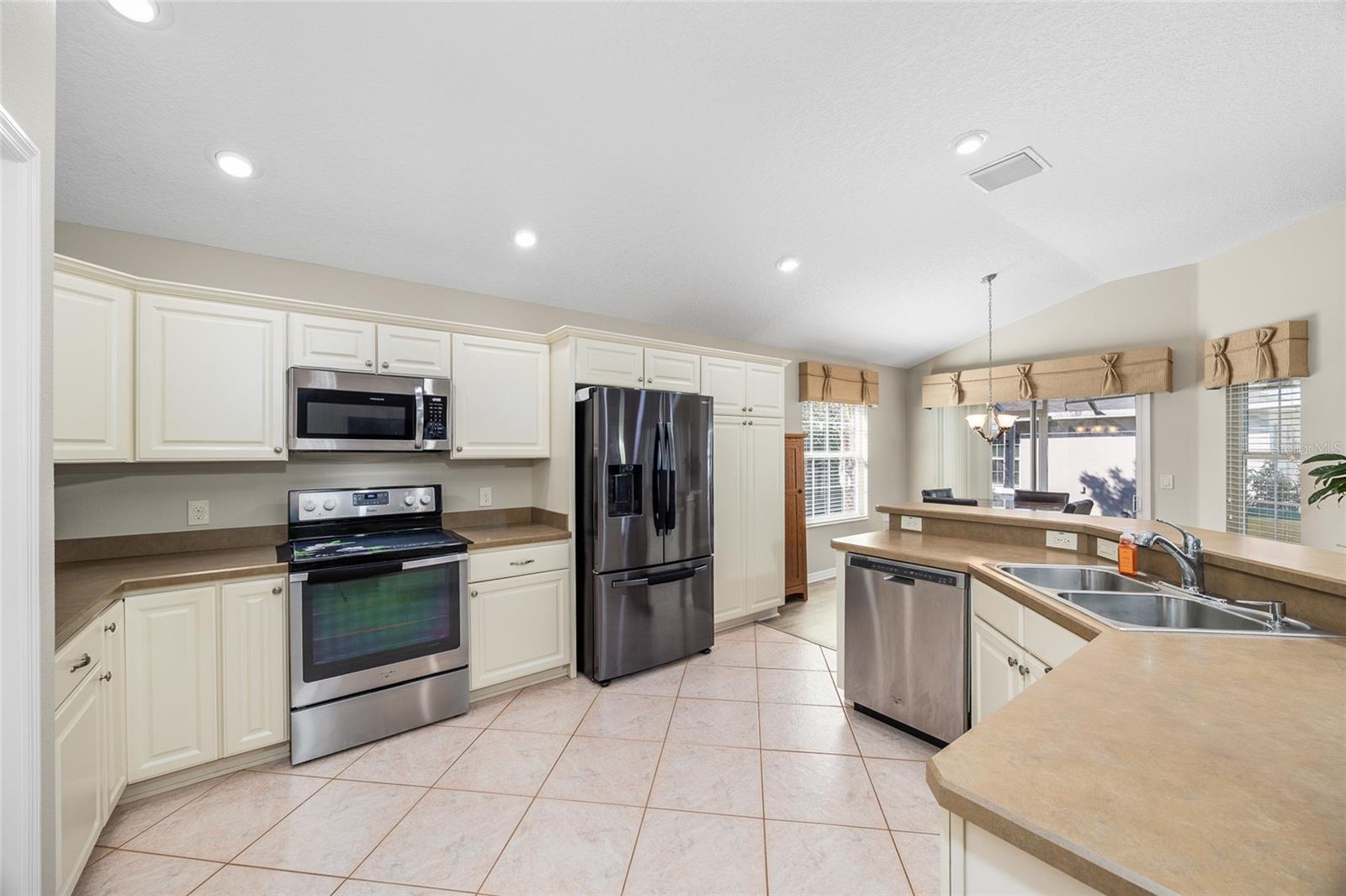 Image 14 of 37 For 3258 Sylewood Avenue