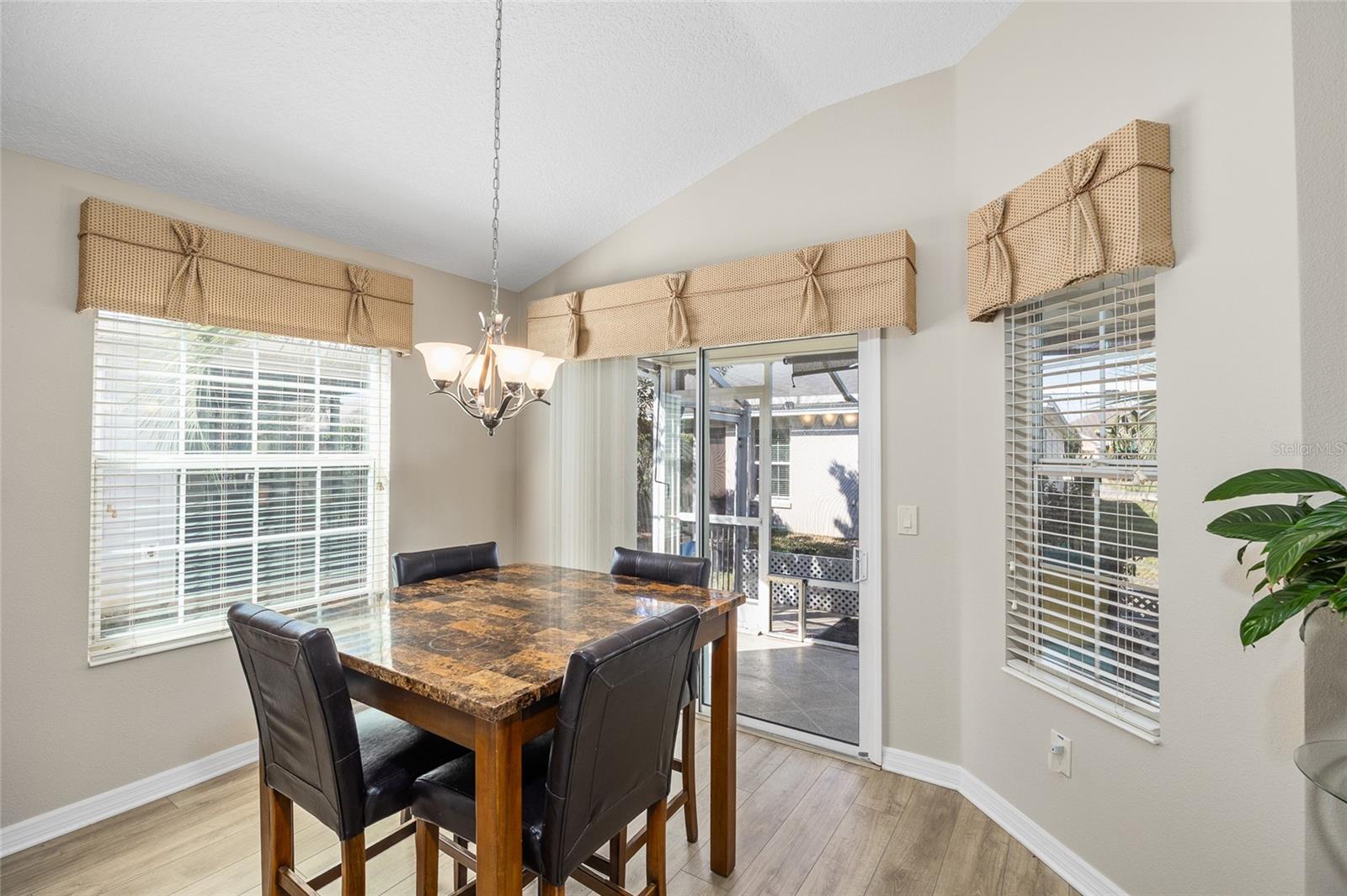 Image 16 of 37 For 3258 Sylewood Avenue