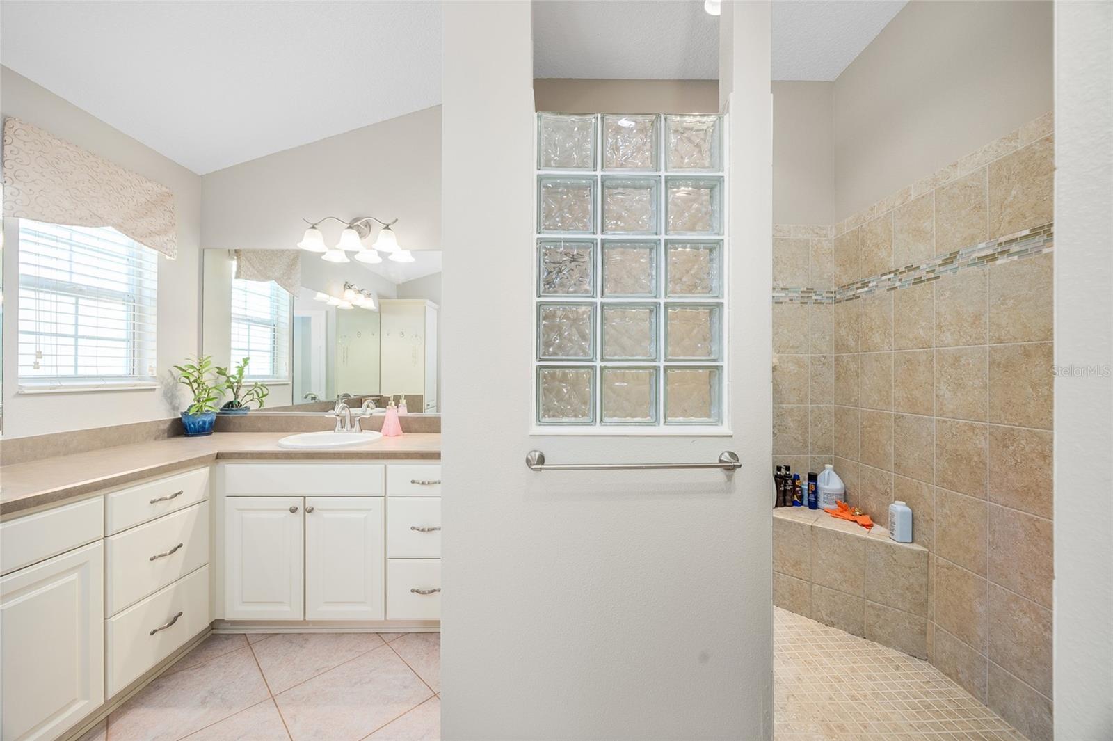 Image 20 of 37 For 3258 Sylewood Avenue