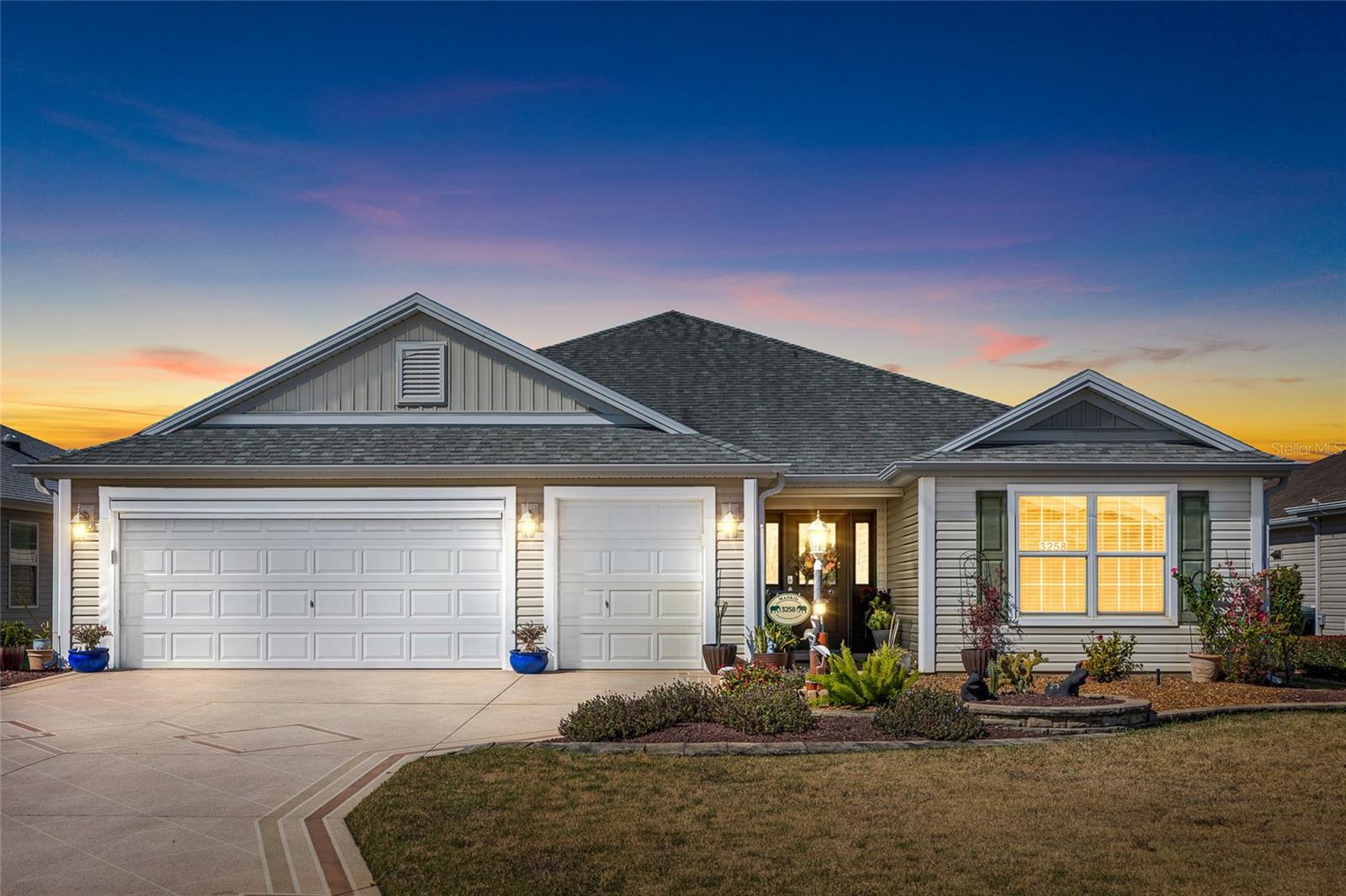 Image 4 of 37 For 3258 Sylewood Avenue