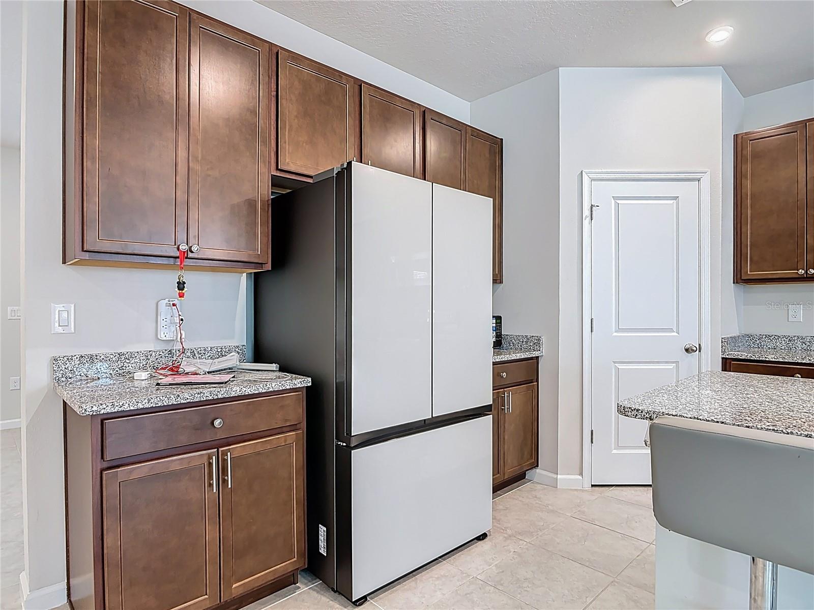 Image 15 of 51 For 121 Eagle Harbor Way Way