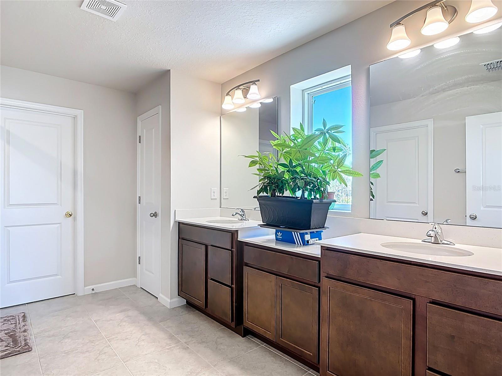 Image 29 of 51 For 121 Eagle Harbor Way Way