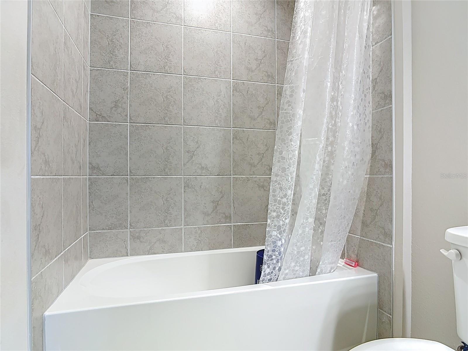 Image 36 of 51 For 121 Eagle Harbor Way Way