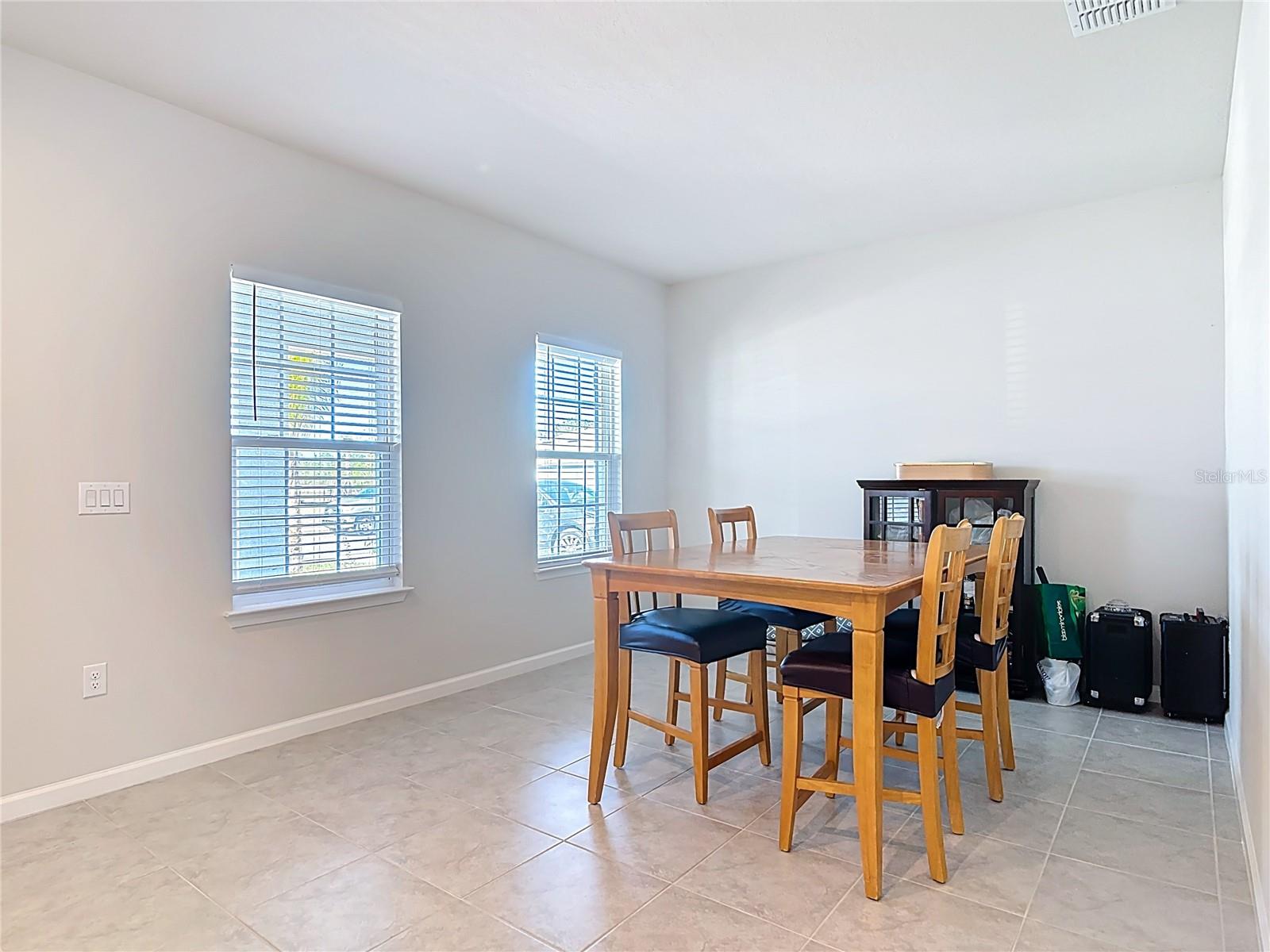 Image 9 of 51 For 121 Eagle Harbor Way Way