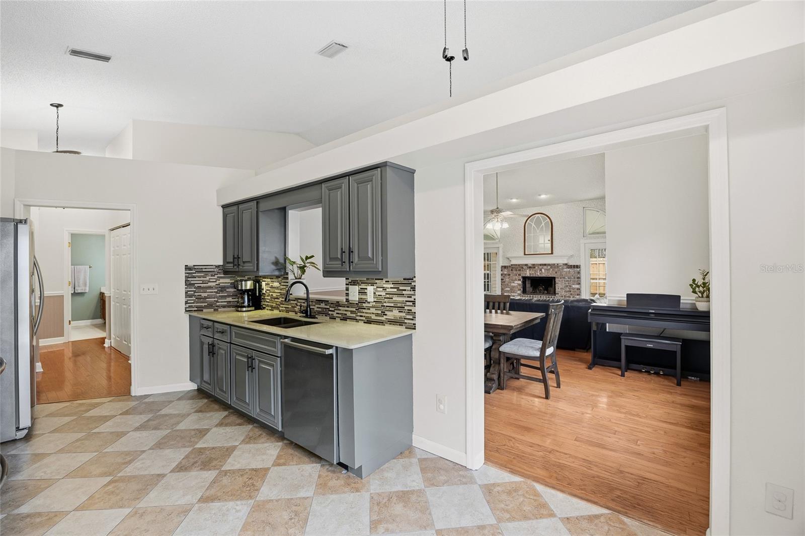 Image 18 of 47 For 3570 Deer Run S