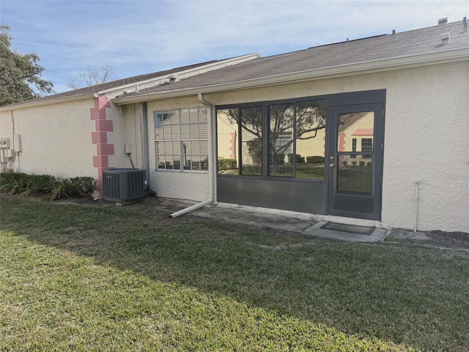 Image 22 of 31 For 11337 Versailles Lane