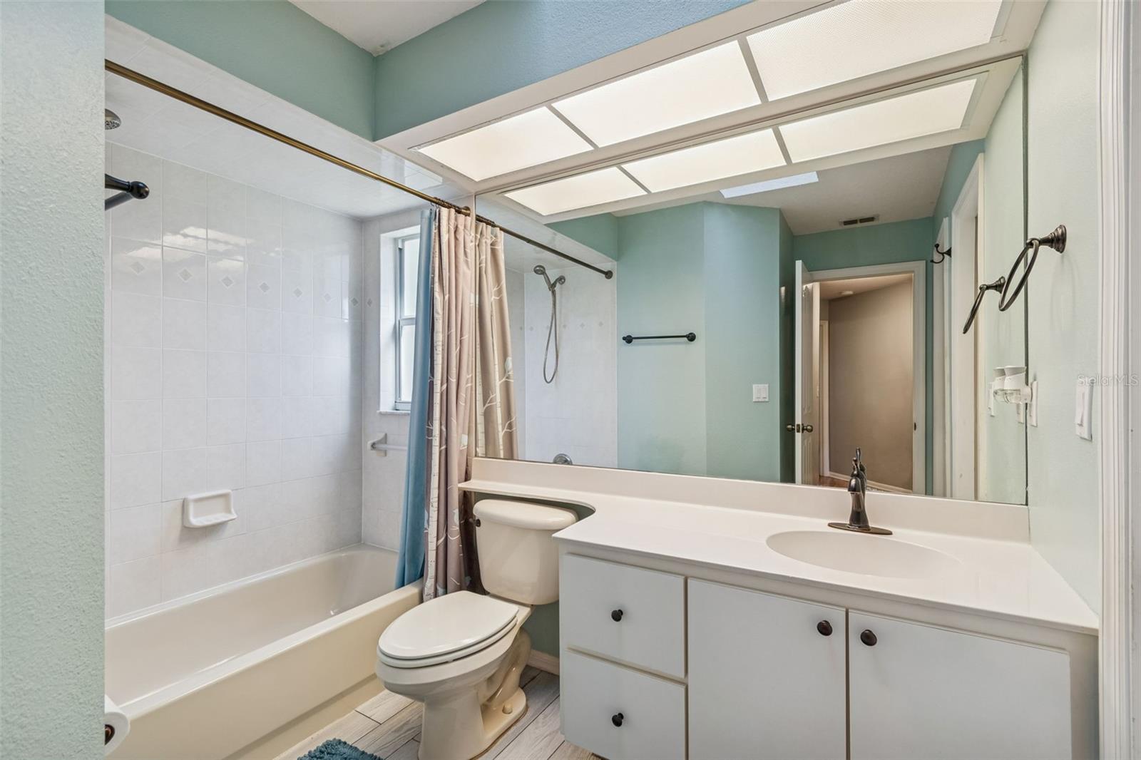 Listing photo id 11 for 6070 Drexel Road