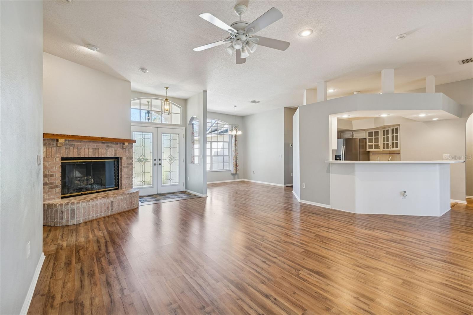 Listing photo id 2 for 6070 Drexel Road