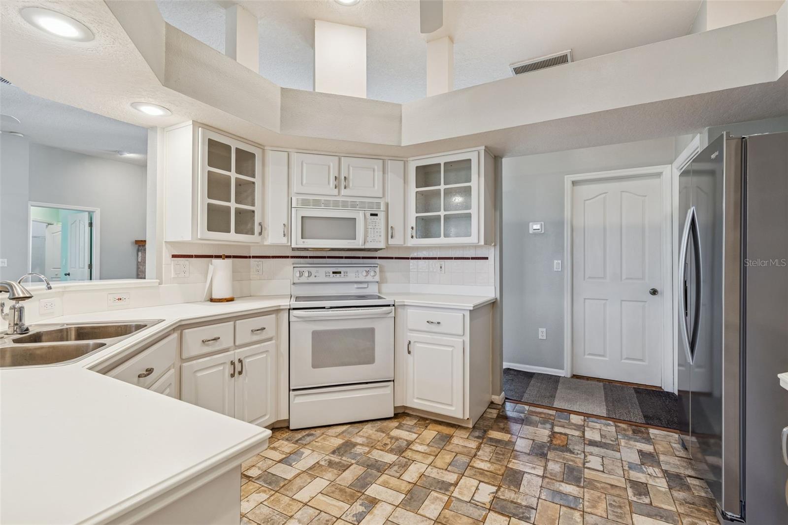 Listing photo id 5 for 6070 Drexel Road