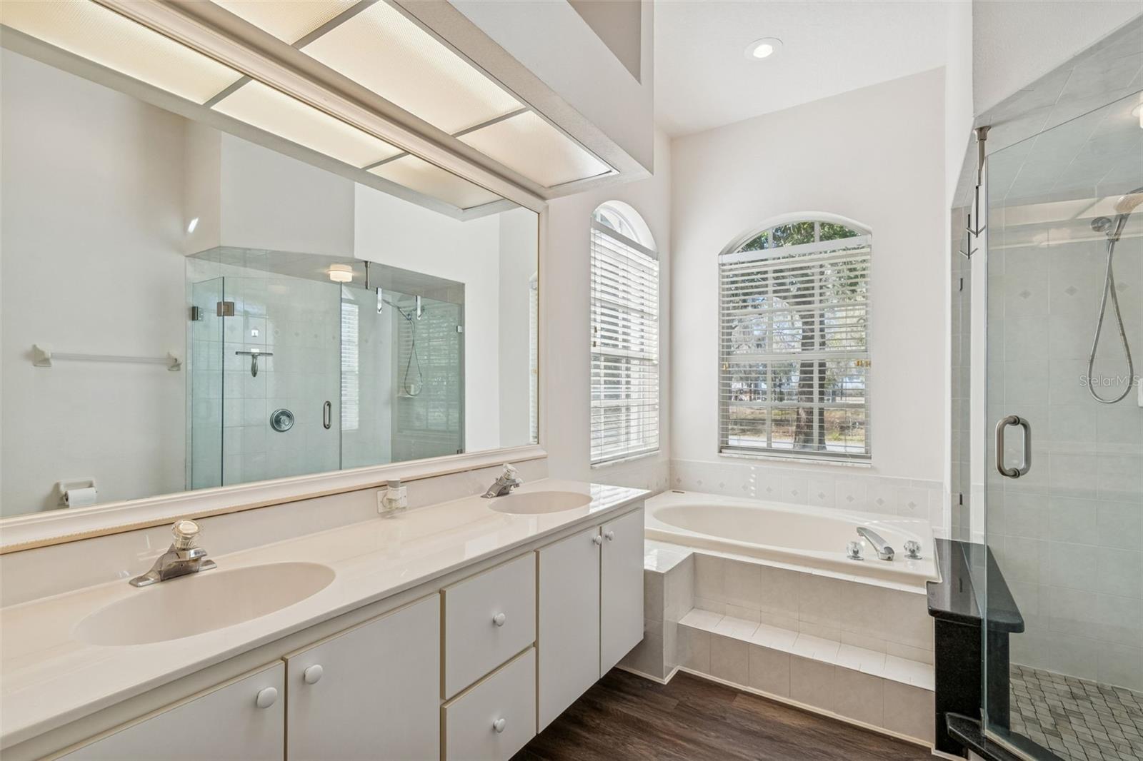 Listing photo id 7 for 6070 Drexel Road