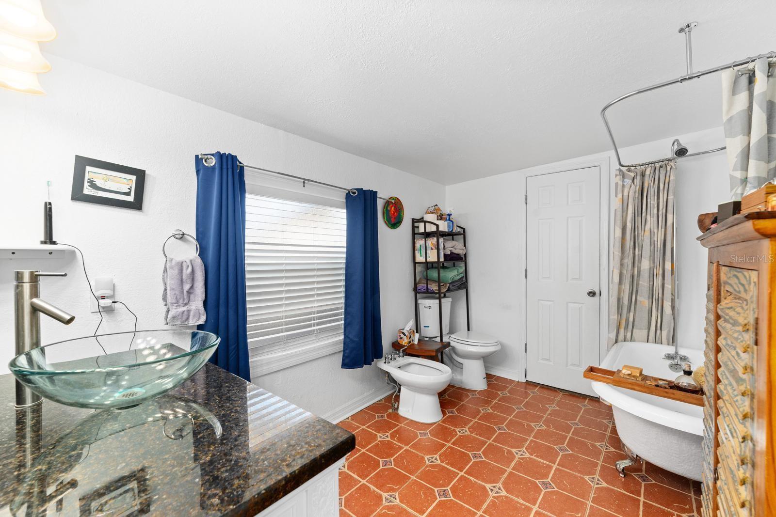 Image 17 of 39 For 2027 16th Street N