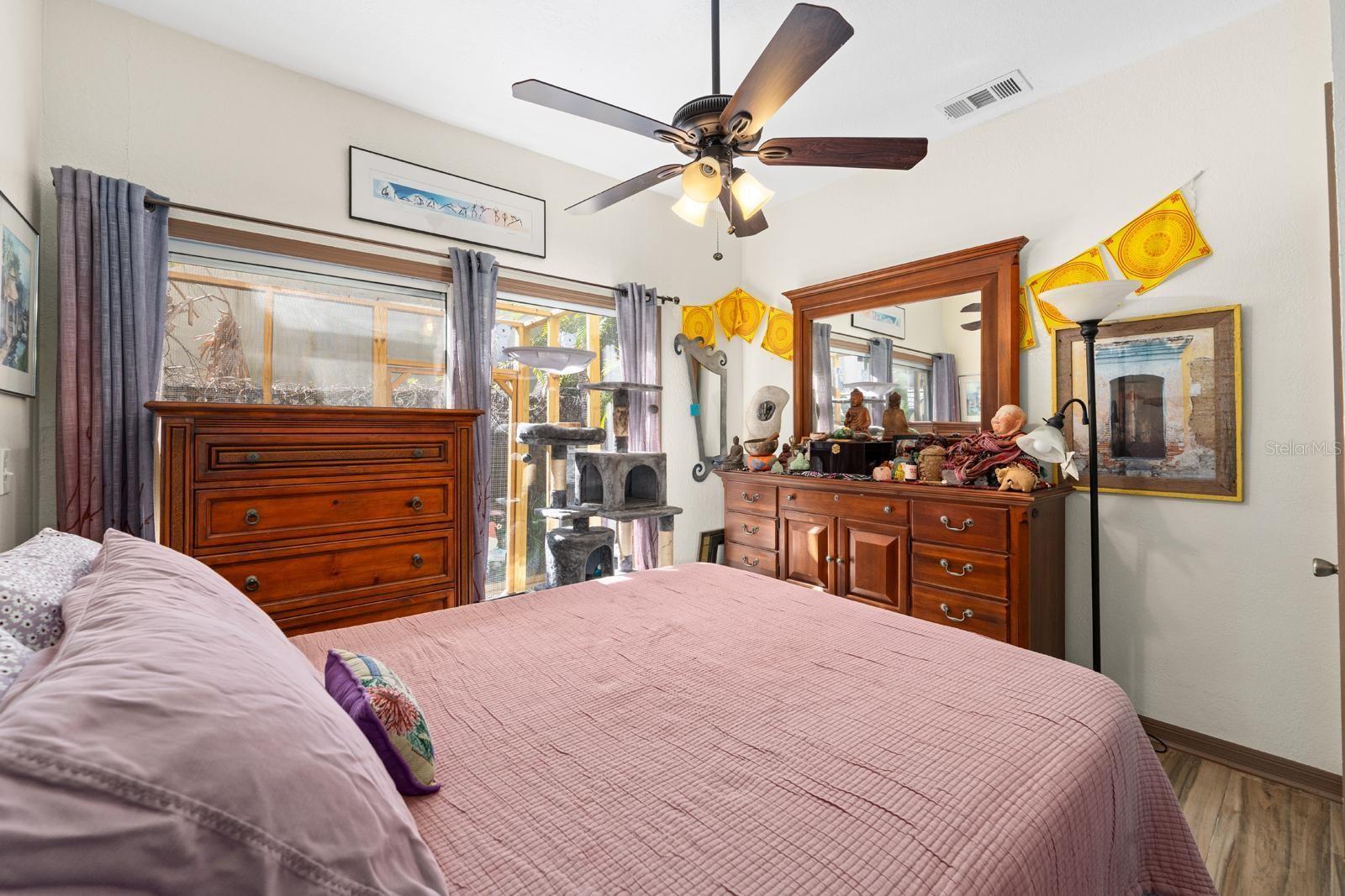 Image 19 of 39 For 2027 16th Street N