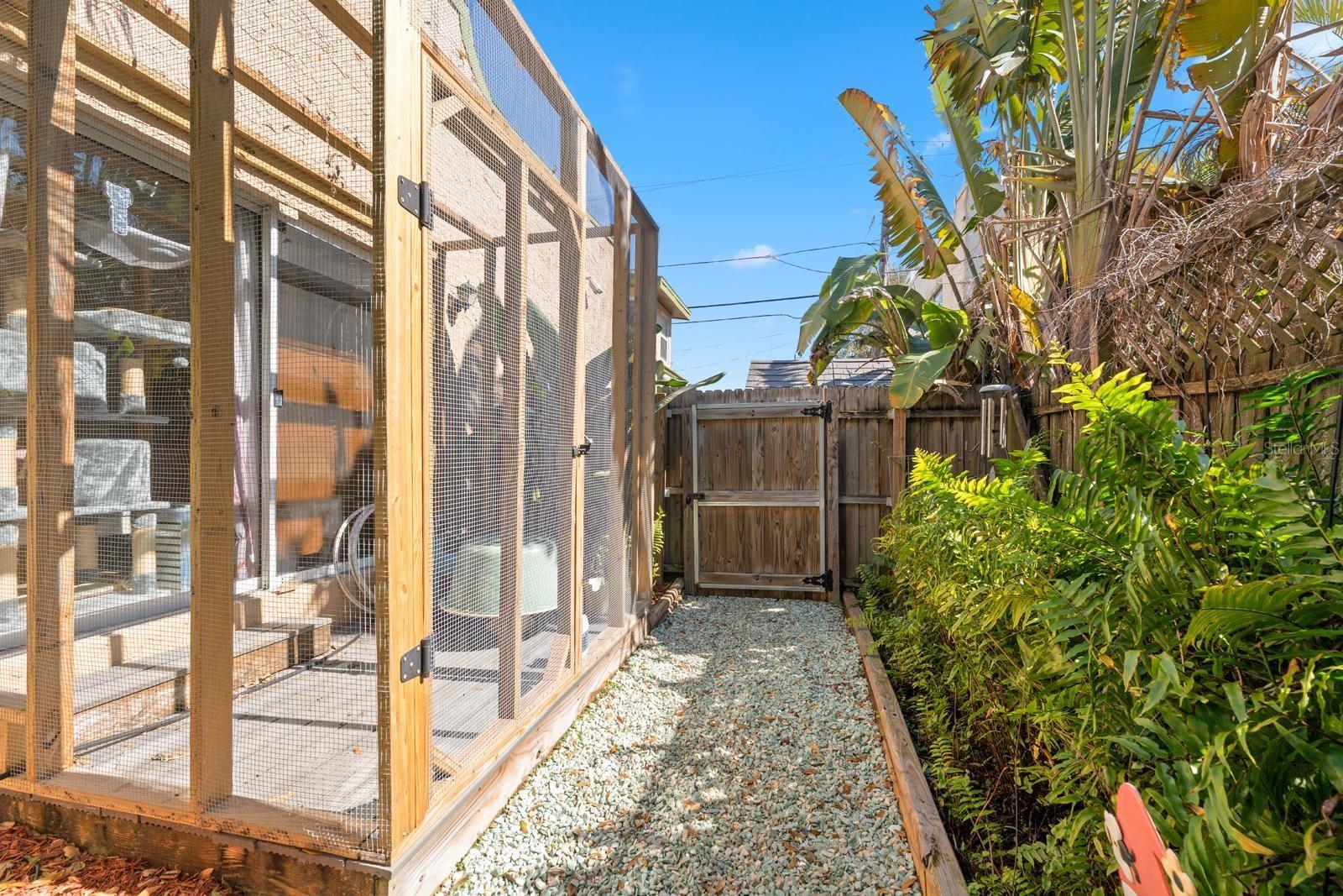 Image 20 of 39 For 2027 16th Street N