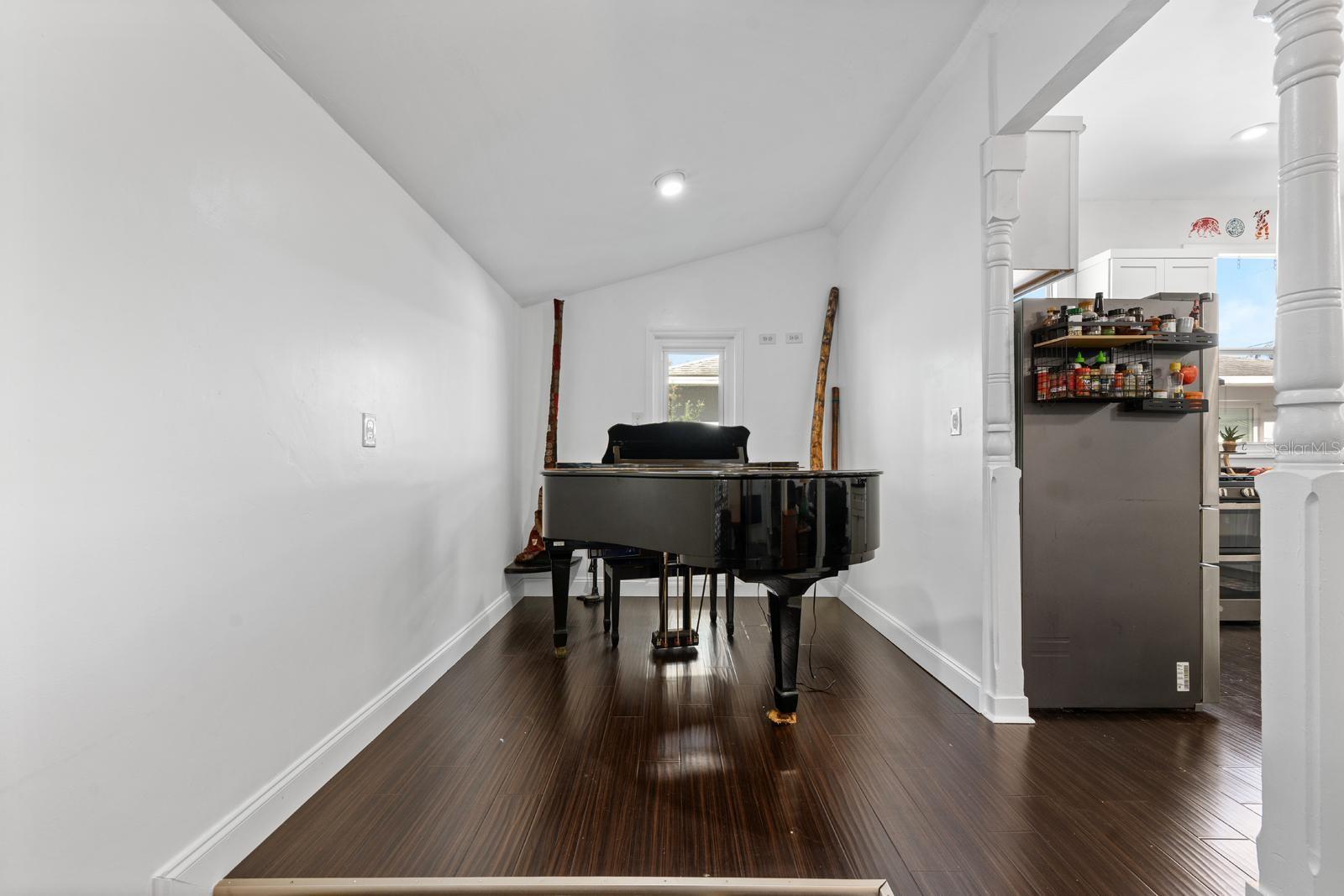 Image 9 of 39 For 2027 16th Street N