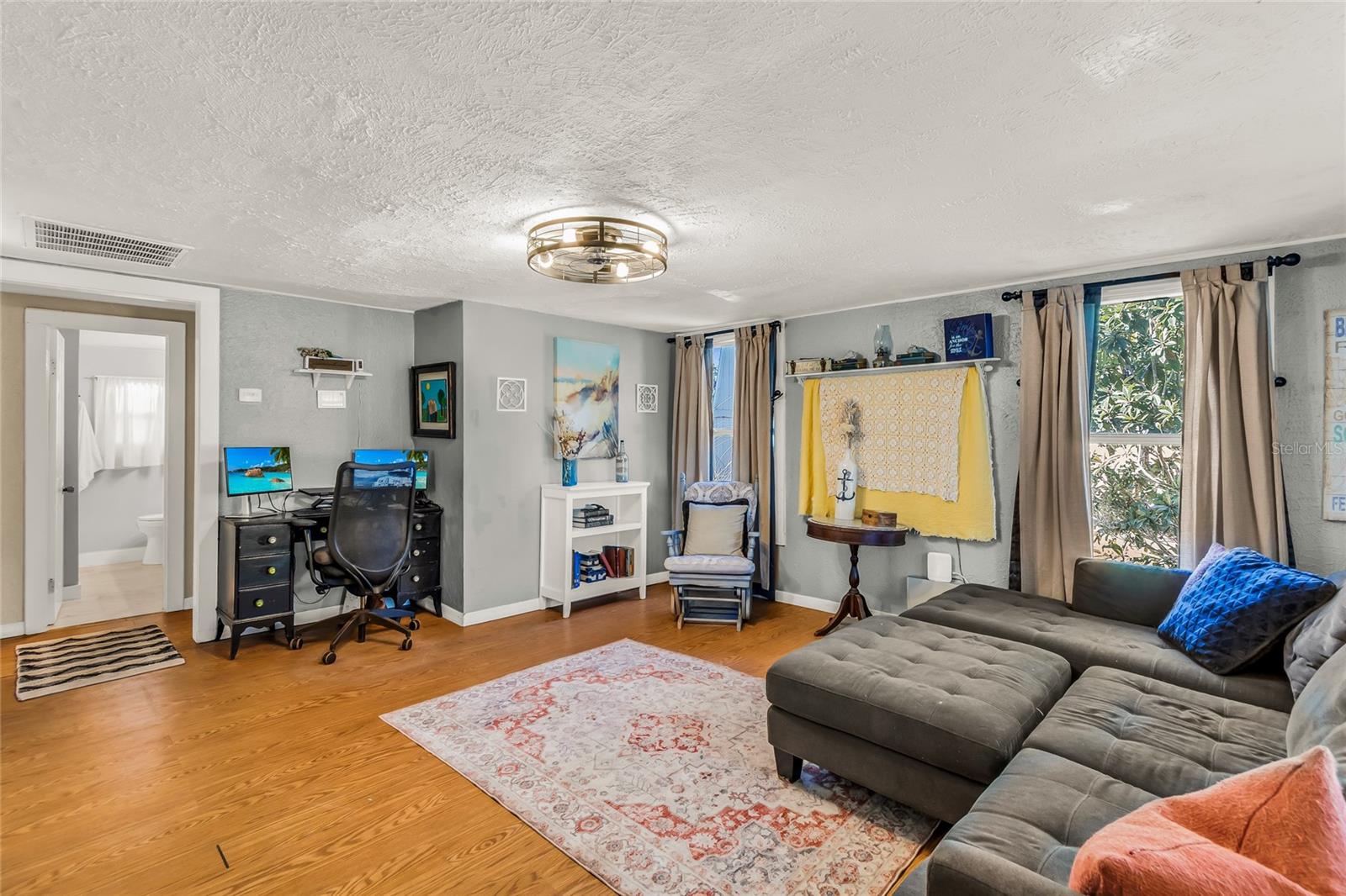 Image 4 of 21 For 11408 Huggins Street