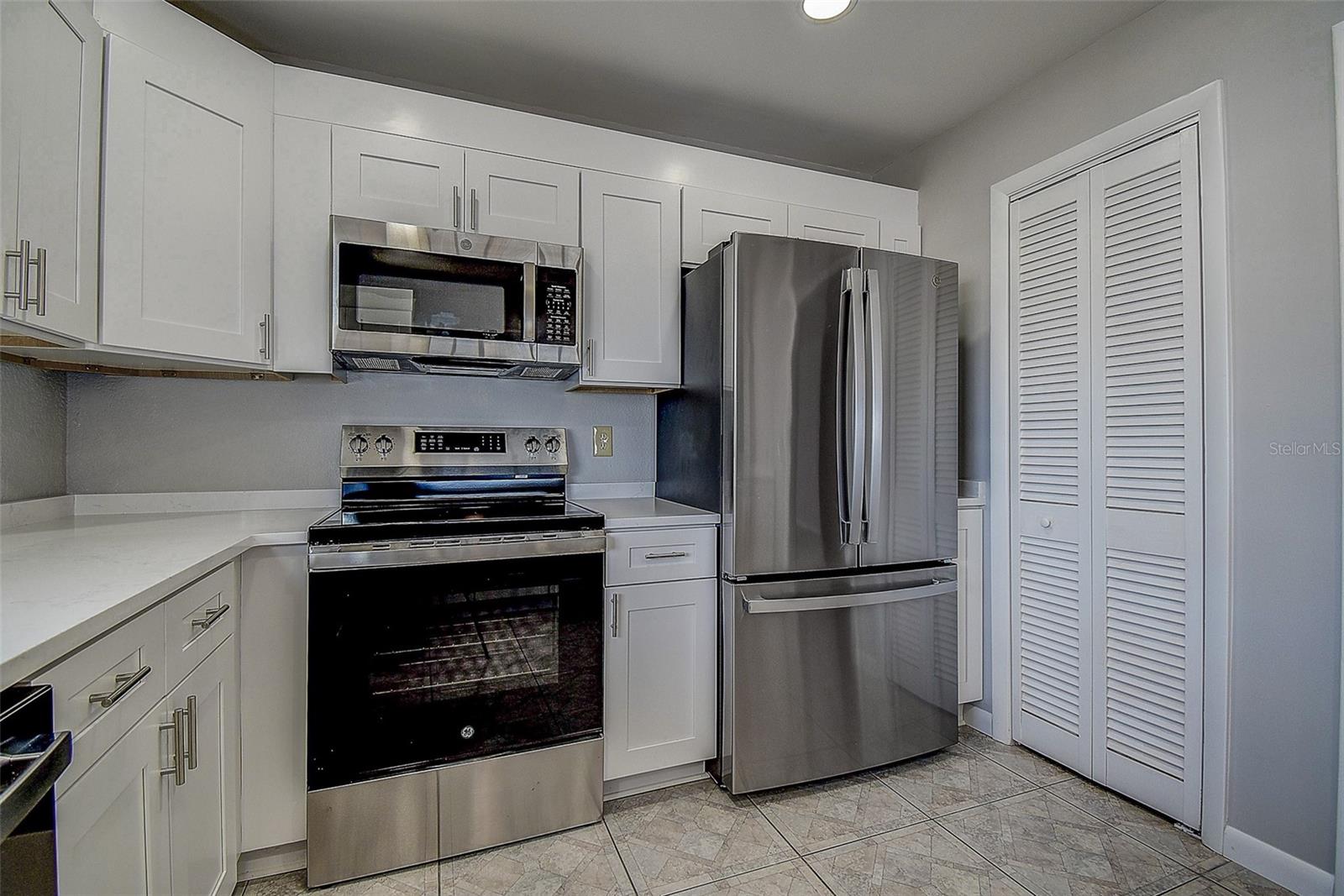 Image 12 of 36 For 100 Bluff View Drive 514a