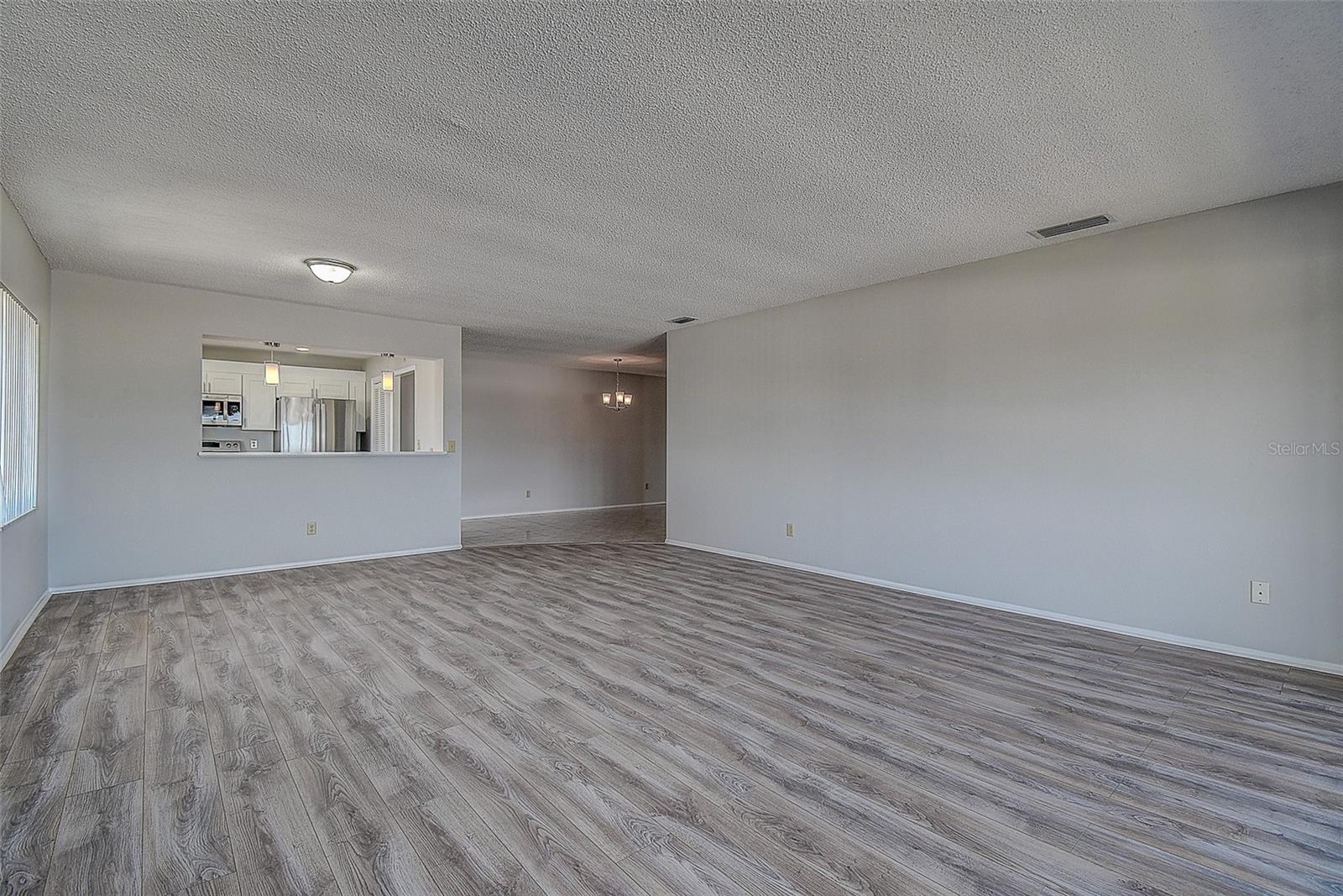 Image 17 of 36 For 100 Bluff View Drive 514a