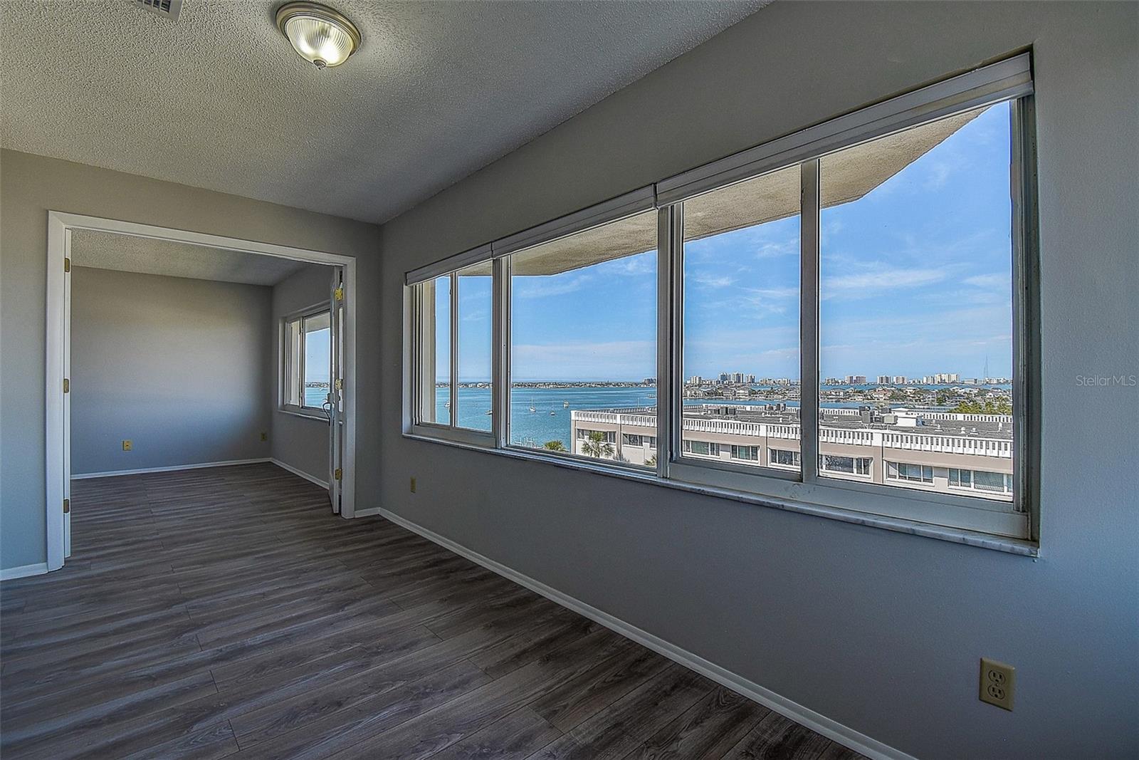 Image 18 of 36 For 100 Bluff View Drive 514a