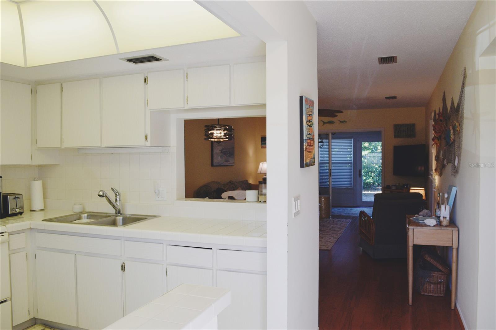 Image 3 of 32 For 1016 De Soto Drive