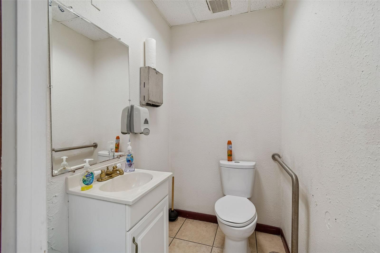 Listing photo id 10 for 1152 62nd Avenue S