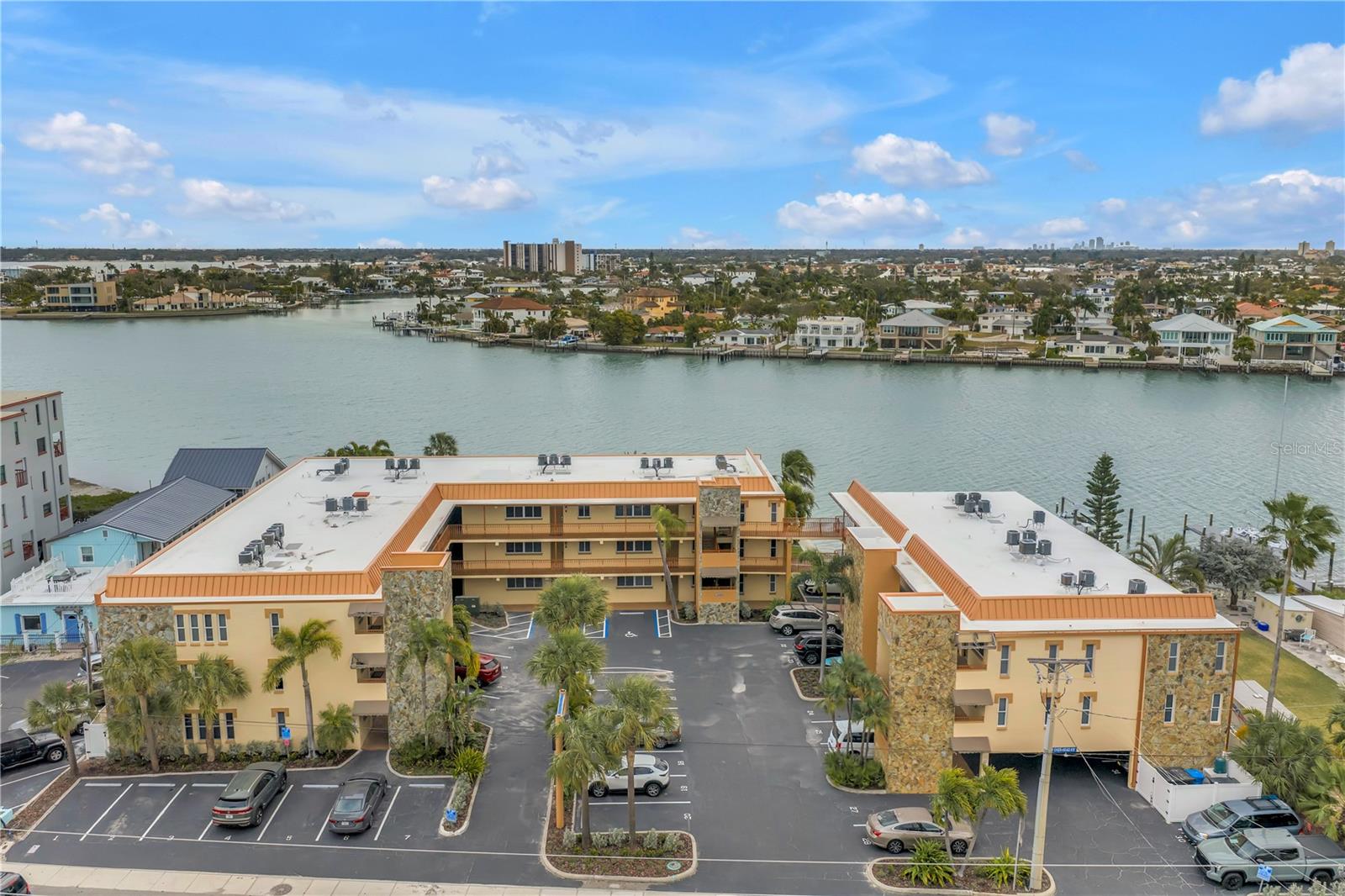 Image 3 of 34 For 10265 Gulf Boulevard B315