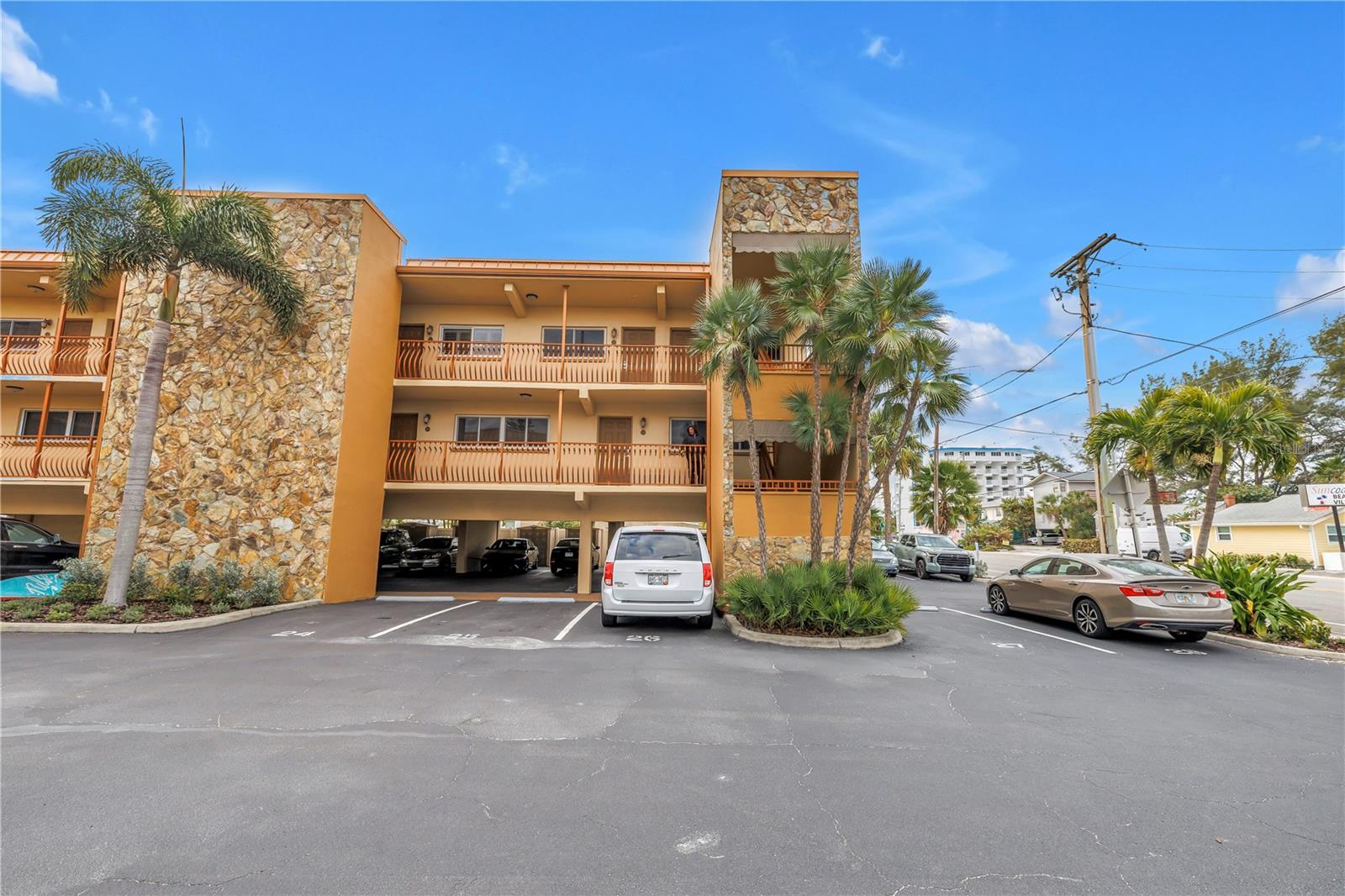 Image 5 of 34 For 10265 Gulf Boulevard B315