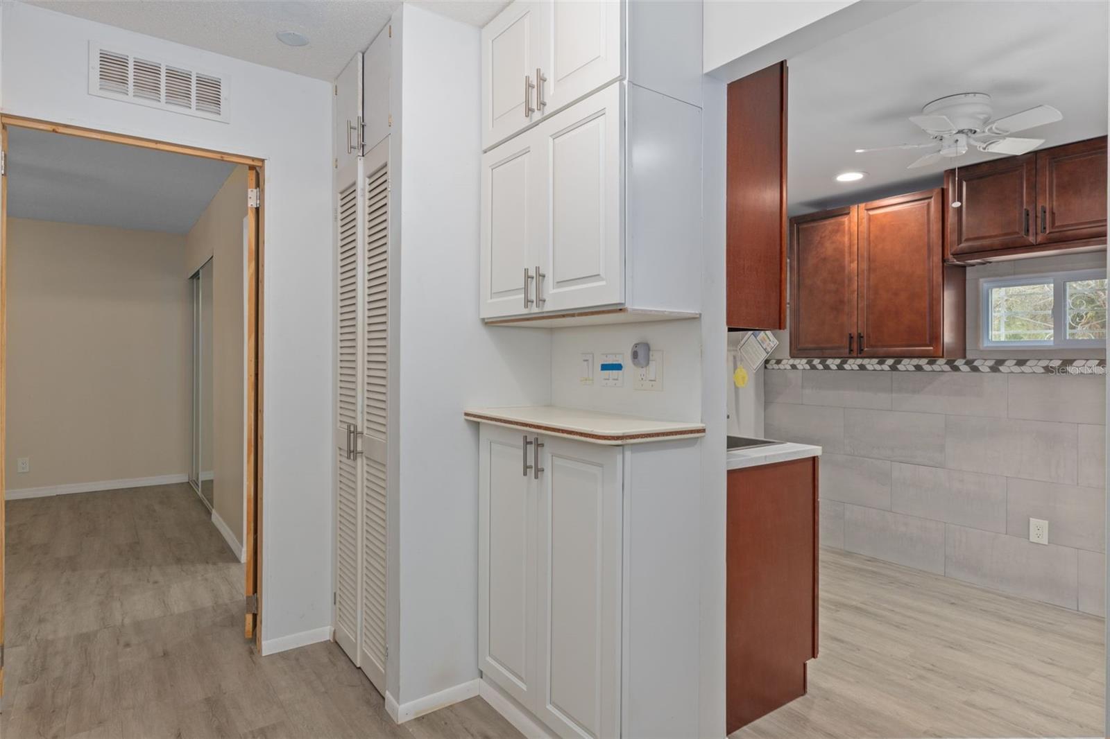 Image 13 of 39 For 193 Gladys Avenue